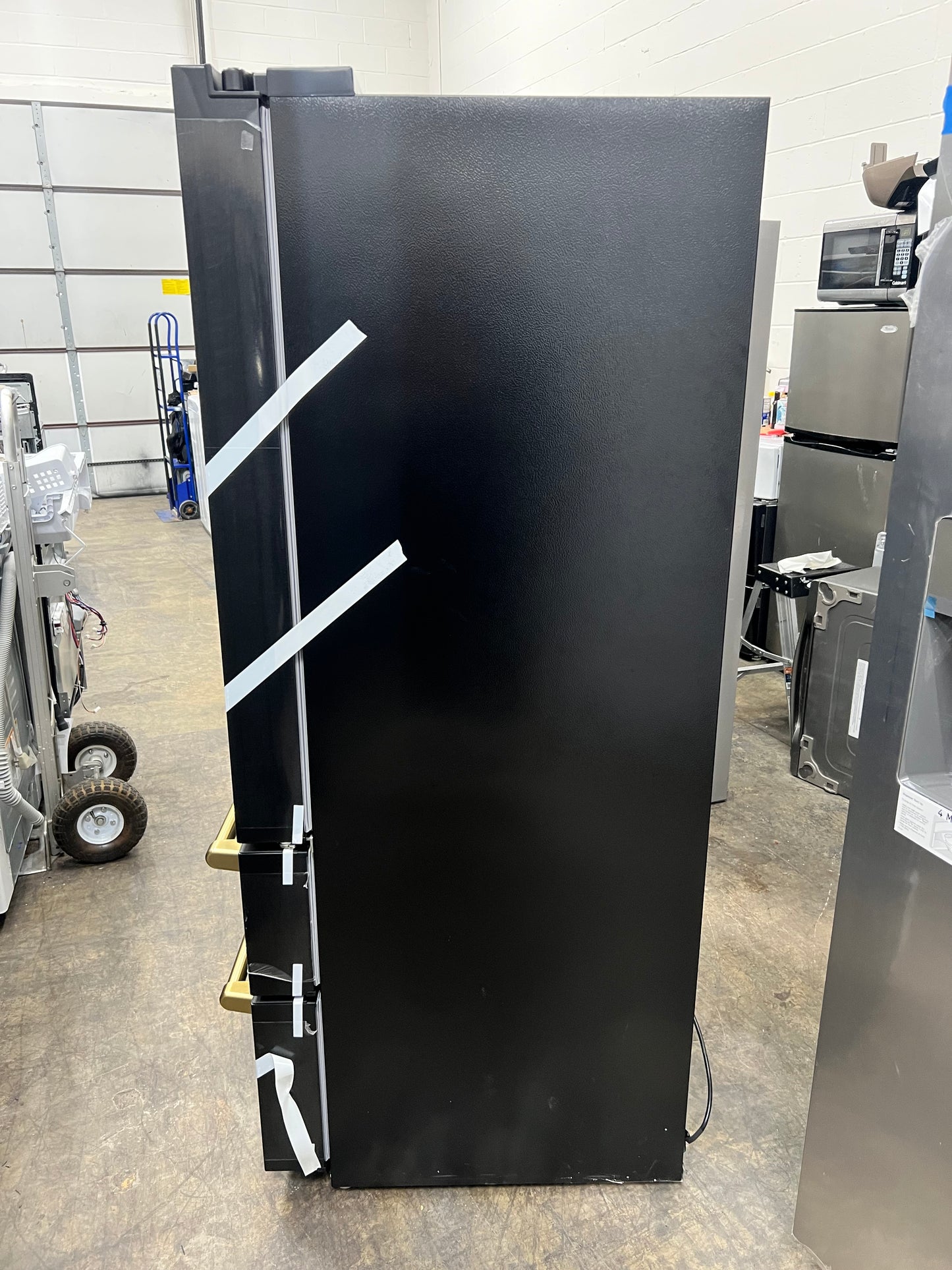 ZLINE KITCHEN & BATH Counter-Depth Autograph Edition 22.5-cu ft 4 -Door French Door Refrigerator with Ice Maker with Ice Dispenser ( Fingerprint Resistant Black Stainless Steel with Champagne Bronze accent Handles)-Model #RFM-36-BS-CB