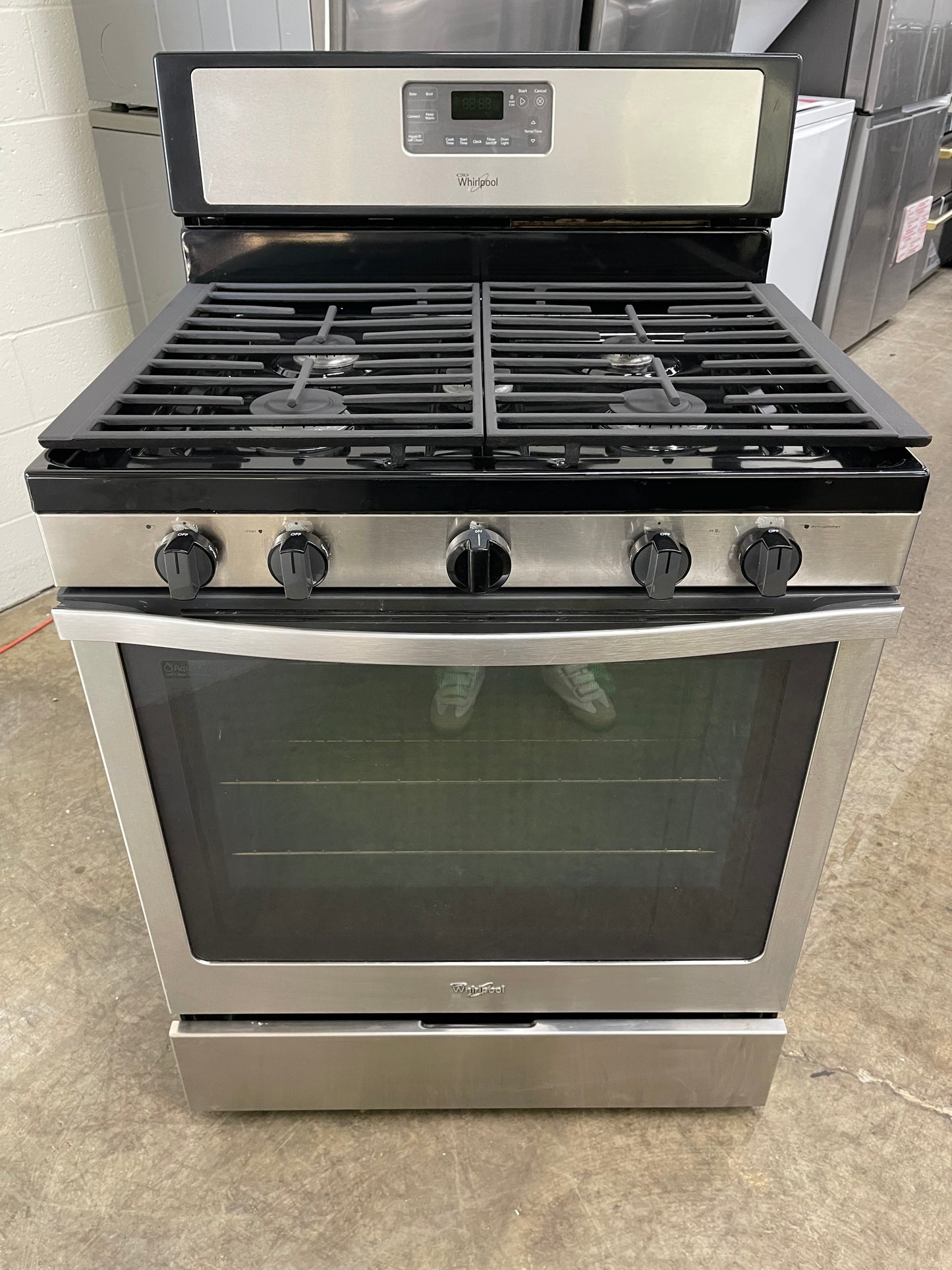 Whirlpool WFG540H0AS
30 Inch Freestanding Gas Range with 4 Sealed Burners, 5.8 cu. ft. AquaLift Self-Cleaning Oven, Power Burner, TimeSavor Convection Cooking System and Lower Storage Drawer: Stainless Steel