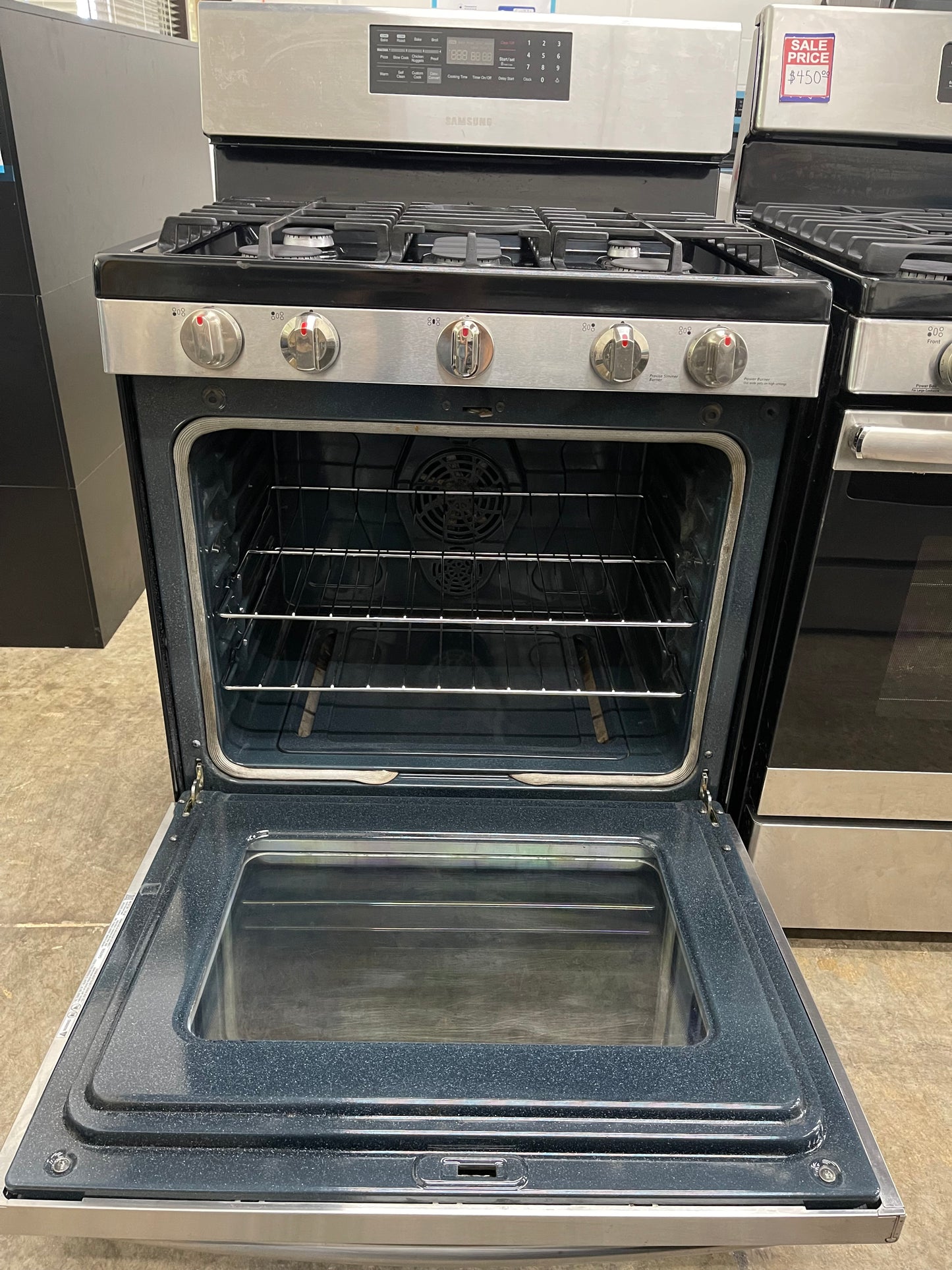 Samsung FX510BGS
30 Inch Freestanding Gas Range with 5 Sealed Burners, 5.8 cu. ft. Convection Oven, Self-Clean, 4 Preset Menu Options, Proofing and Storage Drawer