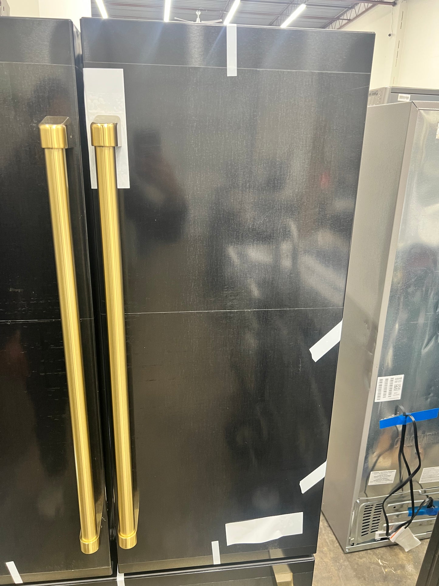 ZLINE KITCHEN & BATH Counter-Depth Autograph Edition 22.5-cu ft 4 -Door French Door Refrigerator with Ice Maker with Ice Dispenser ( Fingerprint Resistant Black Stainless Steel with Champagne Bronze accent Handles)-Model #RFM-36-BS-CB