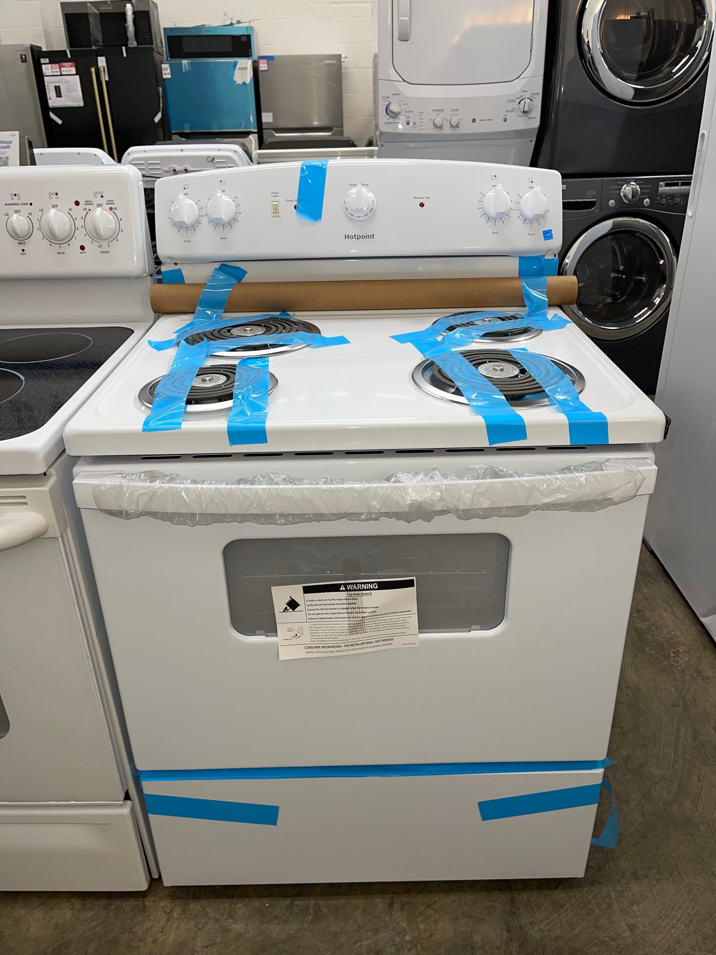 Hotpoint 30-inch Freestanding Electric Range RBS330DRWW