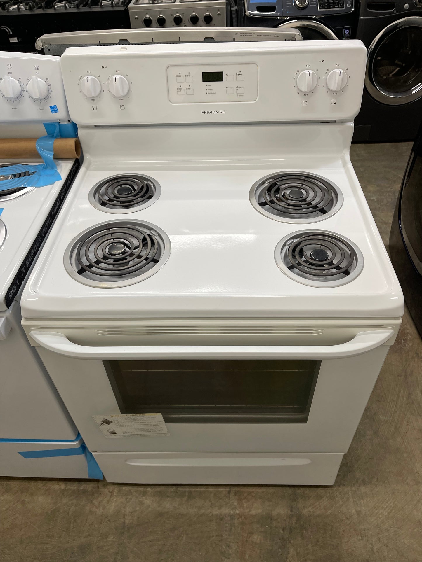Frigidaire 30" Freestanding Electric Range
FFEF3015P