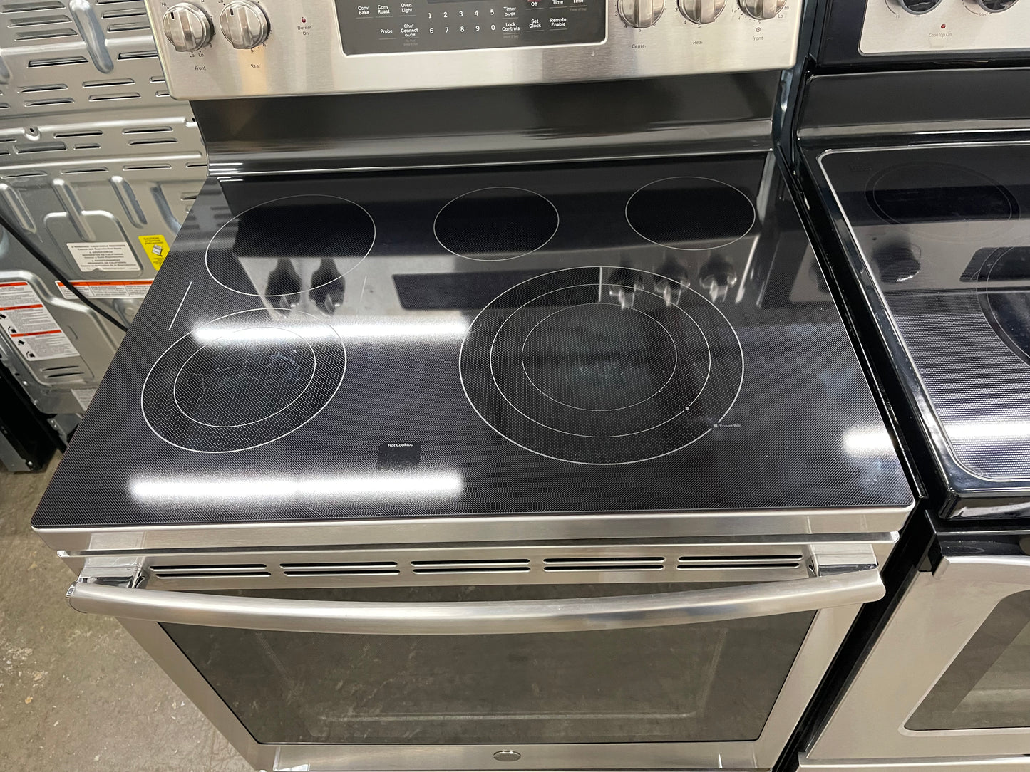 GE Profile PB930SLSS
30 Inch Smart Electric Range with 5.3 Cu. Ft. Oven, Five Heating Elements, Temperature Probe, True European Convection, WiFi, 3600W Power Boil, Chef Connect, and Self Clean