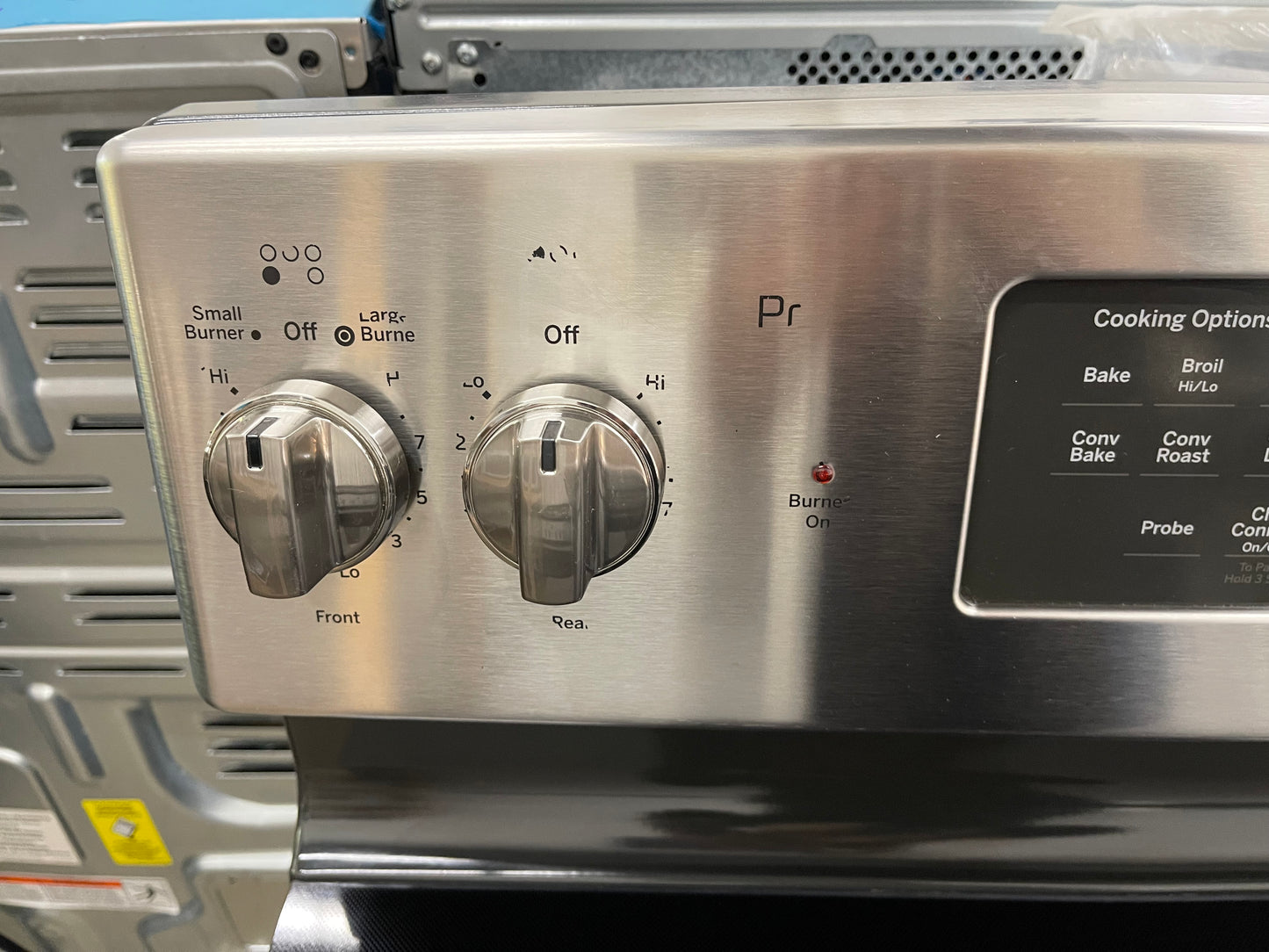 GE Profile PB930SLSS
30 Inch Smart Electric Range with 5.3 Cu. Ft. Oven, Five Heating Elements, Temperature Probe, True European Convection, WiFi, 3600W Power Boil, Chef Connect, and Self Clean