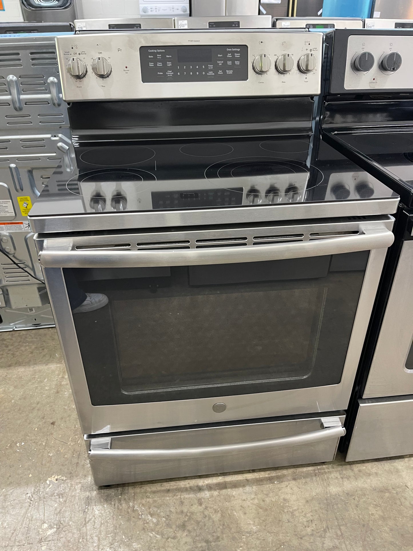 GE Profile PB930SLSS
30 Inch Smart Electric Range with 5.3 Cu. Ft. Oven, Five Heating Elements, Temperature Probe, True European Convection, WiFi, 3600W Power Boil, Chef Connect, and Self Clean