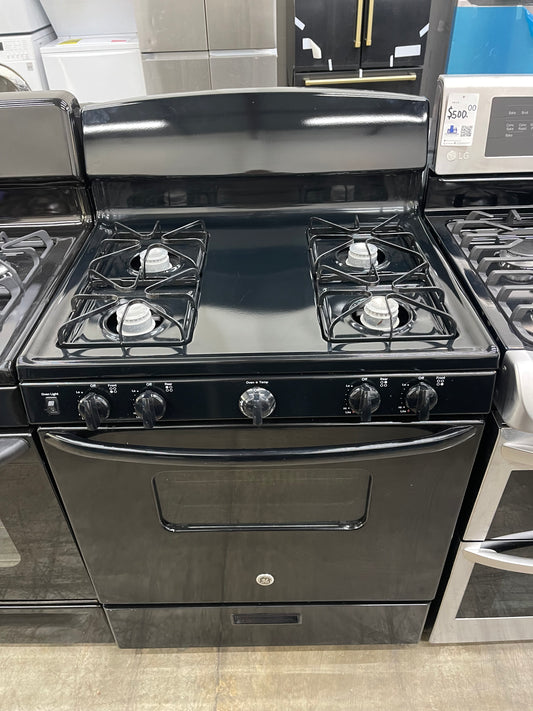 GE 30" Free-Standing Gas Range
Model #:JGBS10DEK
