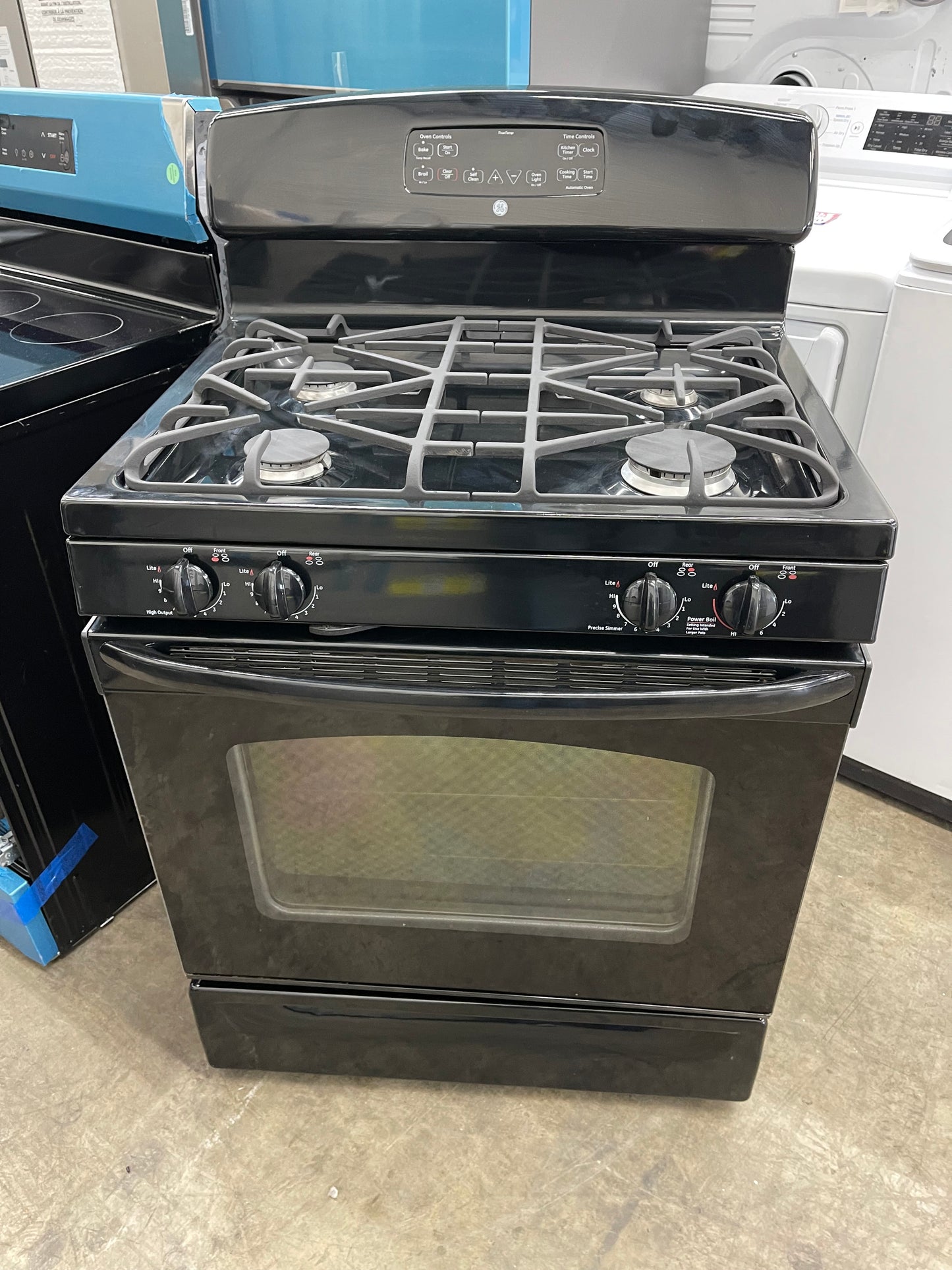 GE 30" Free-Standing Gas Range
Model #:JGB281DERBB