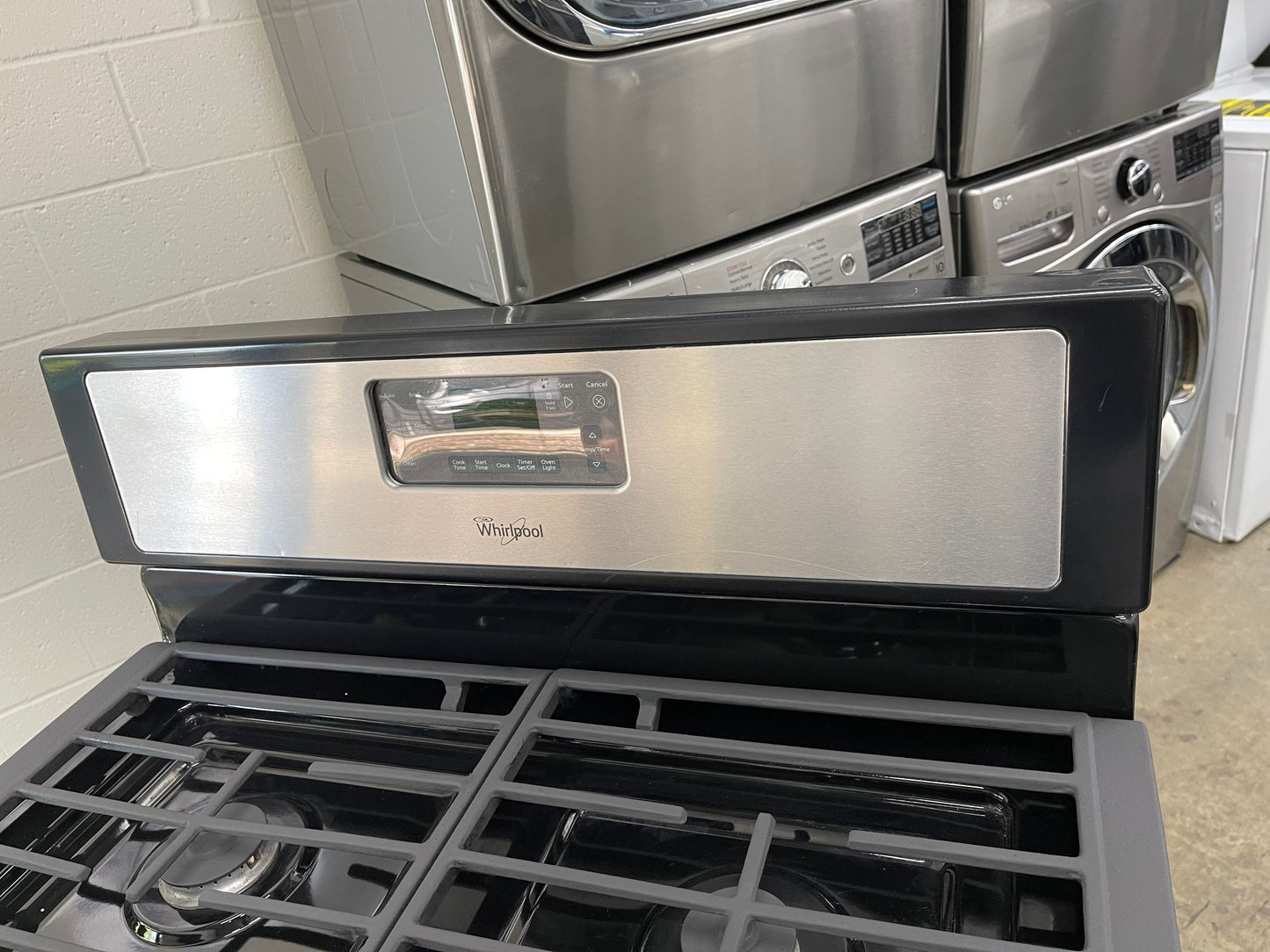 Whirlpool WFG540H0AS
30 Inch Freestanding Gas Range with 4 Sealed Burners, 5.8 cu. ft. AquaLift Self-Cleaning Oven, Power Burner, TimeSavor Convection Cooking System and Lower Storage Drawer: Stainless Steel