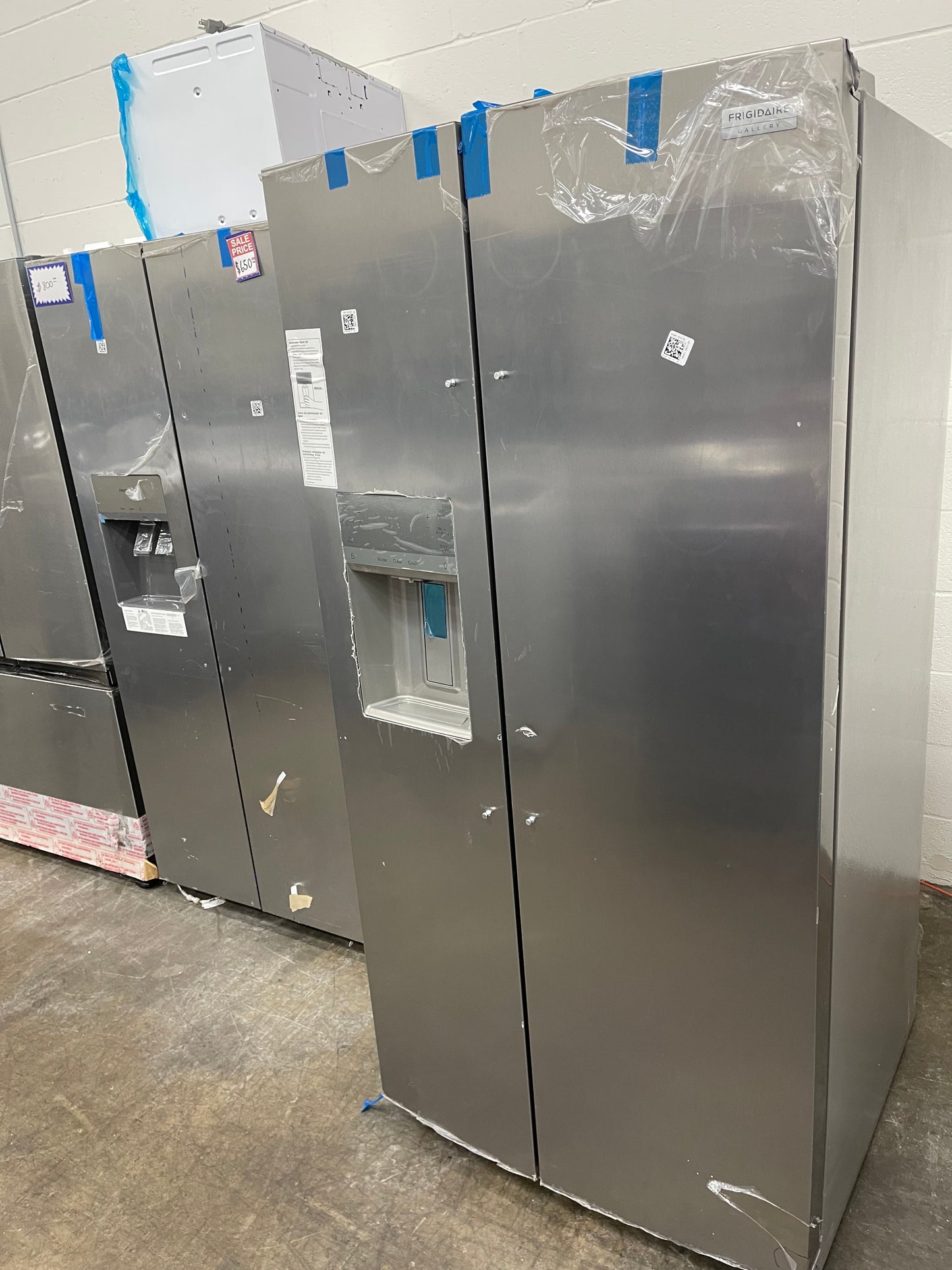Frigidaire Gallery 22 Cu. Ft. 33" Standard-Depth Side-by-Side Refrigerator
GRSS2352AF