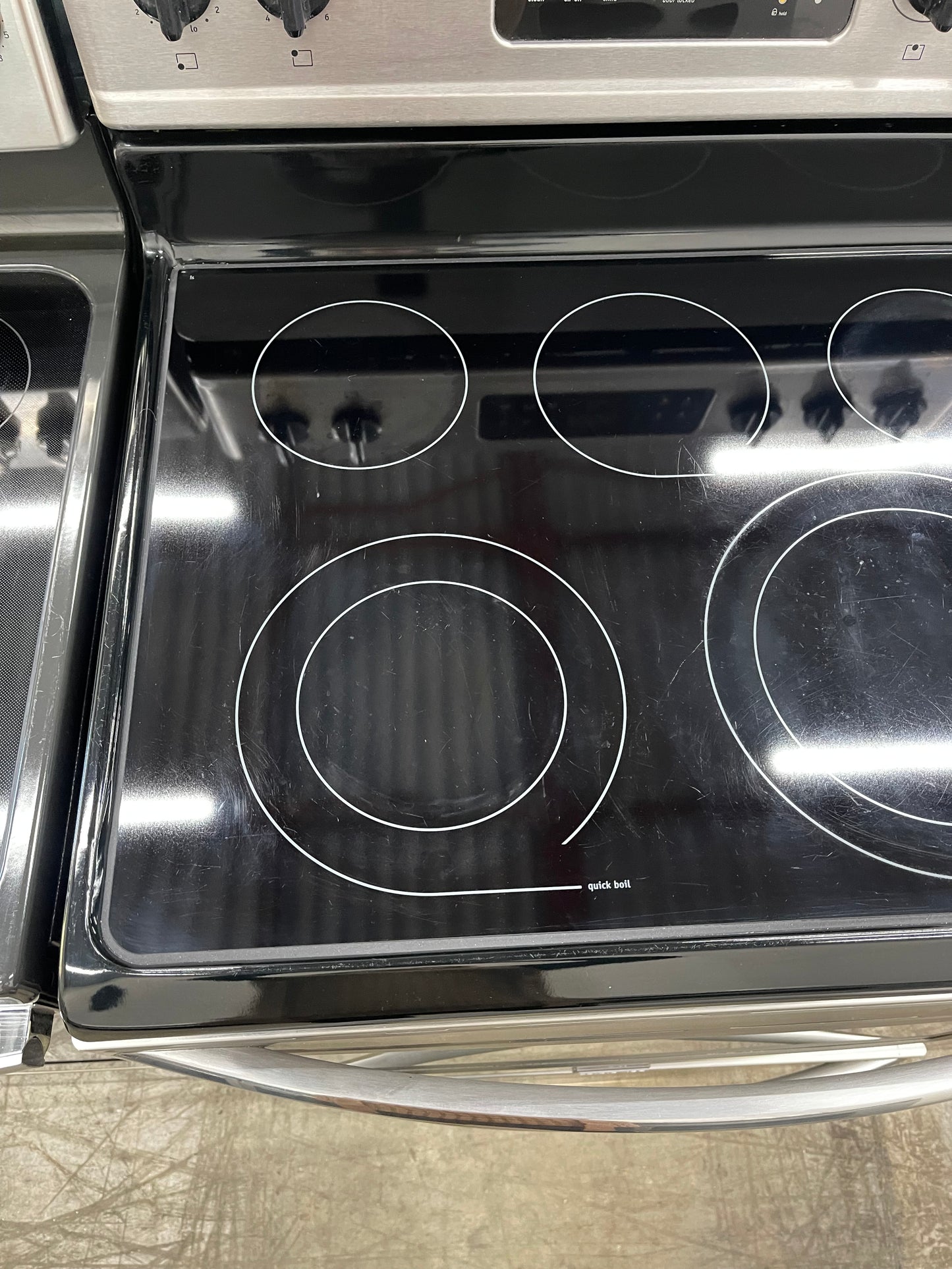 Frigidaire LGEF3043KF Gallery 30-in Glass Top 5 Elements 5.8-cu ft Self-Cleaning Freestanding Electric Range (Smudge-proof Stainless Steel)