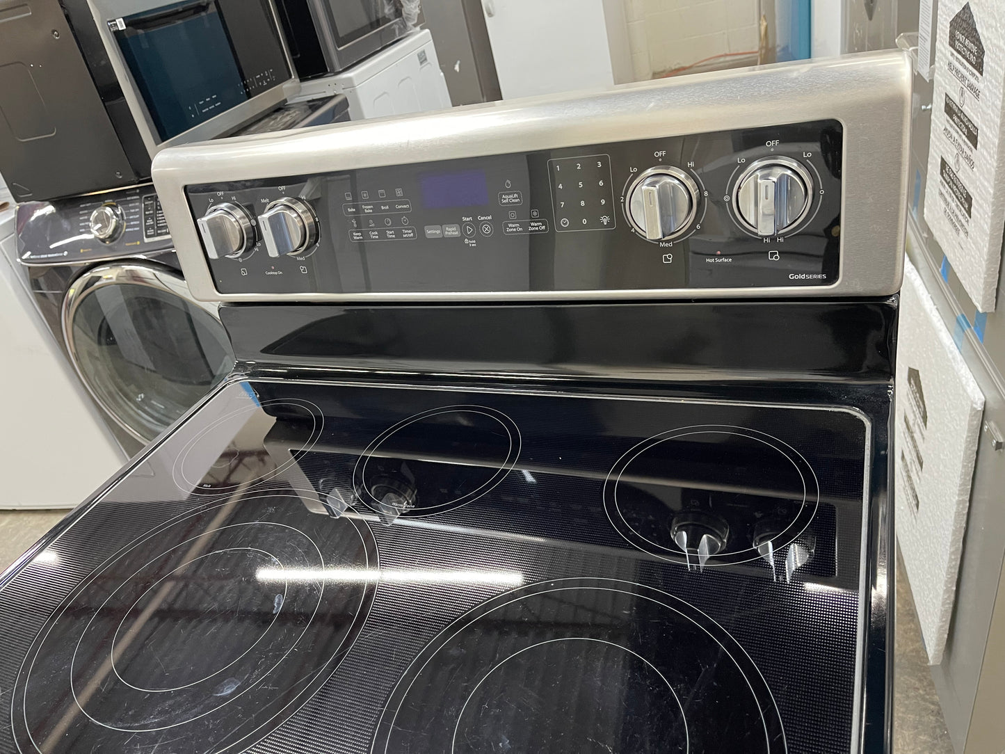 6.4 Cu. Ft. Freestanding Electric Range with Fingerprint-Resistant Stainless Steel Model:
WFE770H0FZ