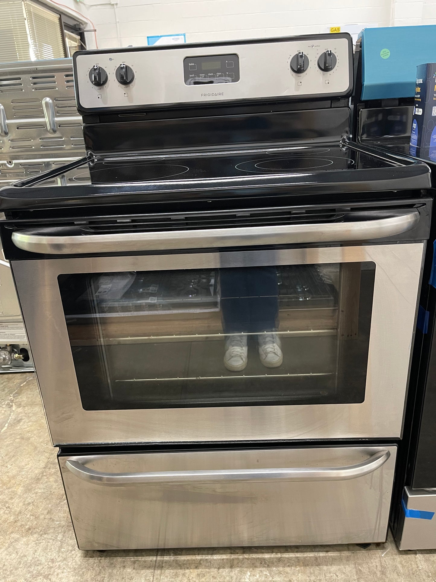 Frigidaire FFEF3043LS
30 Inch Electric Range with SpaceWise Element, Store-More Drawer, Ready-Select Controls, 4 Radiant Elements, 4.8 cu. ft. Oven Capacity and Timed Cook