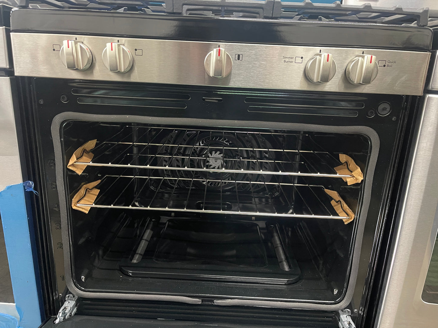 Frigidaire 30-in 5 Burners 5.1-cu ft Air Fry Convection Oven Freestanding Gas Range in Stainless Steel-Model #FCRG3083AS