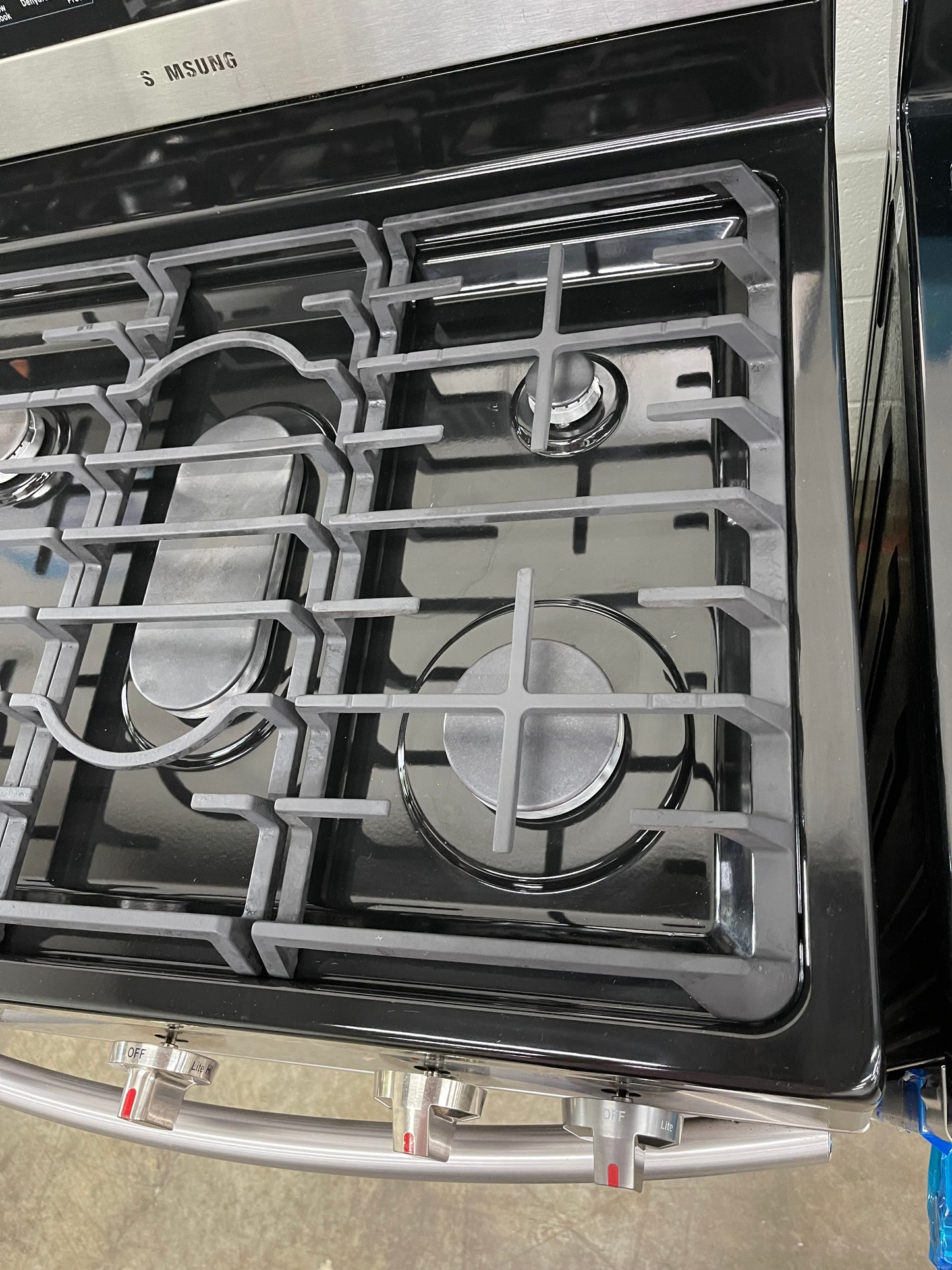 Samsung 30-in 5 Burners 5.8 cu. ft. Freestanding Gas Range with Convection Oven in Stainless Steel-Model #NX58H5600SS