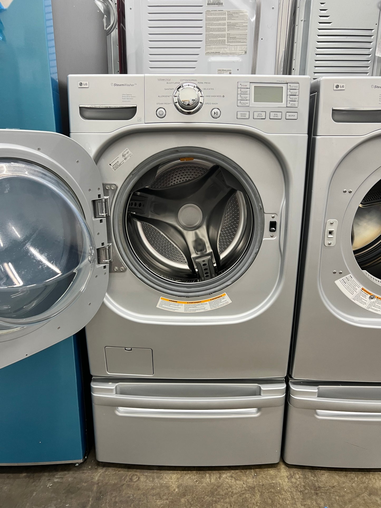 LG Front-Load 4.5-cu ft Washer and 7.4-cu ft Electric Dryer Set in Pure Silver