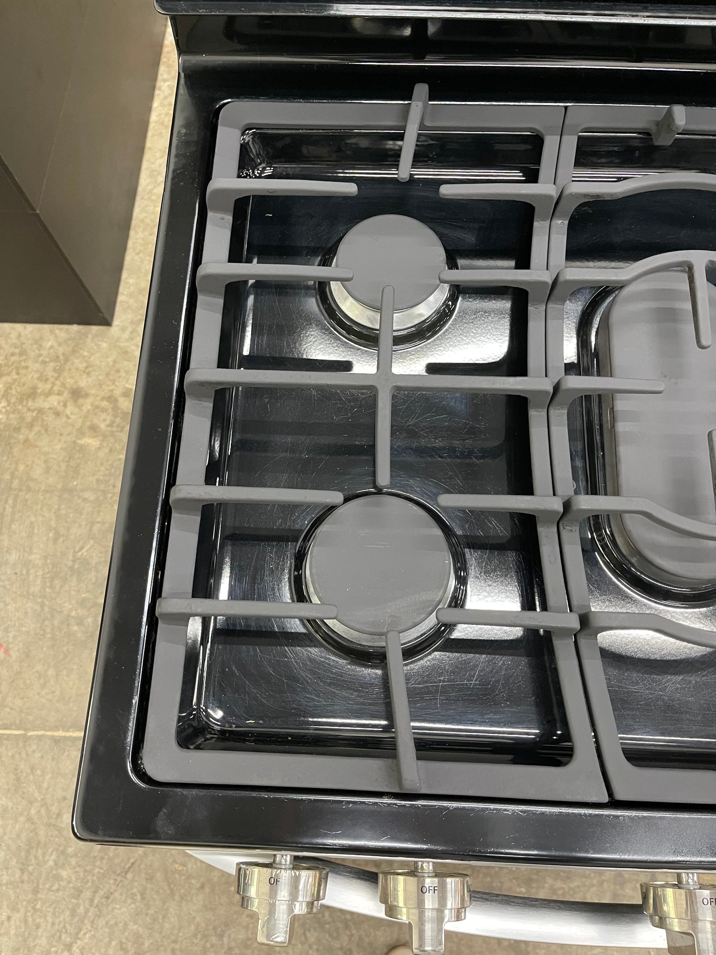 LG LRG3061ST
30 Inch Gas Range with 20 Minute EasyClean ,Mode, Brilliant Blue Interior, Griddle Accessory, 5 Sealed Burners, 5.4 cu. ft. Oven and Storage Drawer: Stainless Steel