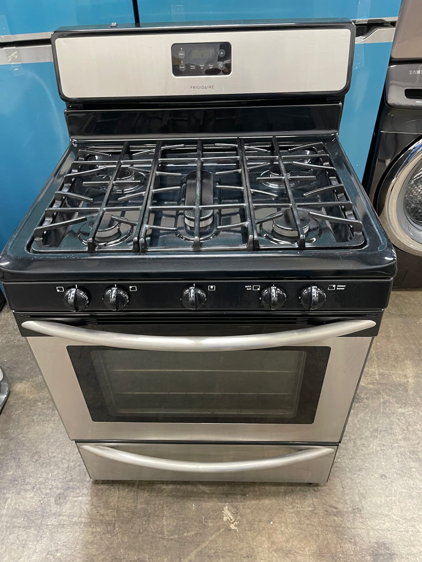 Frigidaire 30-in 5 Burners 4.2-cu ft Freestanding Gas Range in Stainless Steel-Model #FGF348KCN