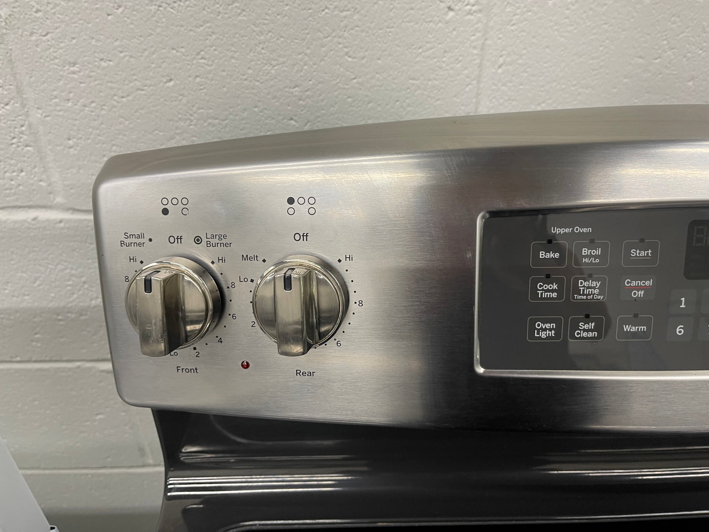 GE 30" Free-Standing Electric Double Oven Convection Range
Model #:JB850SF1SS