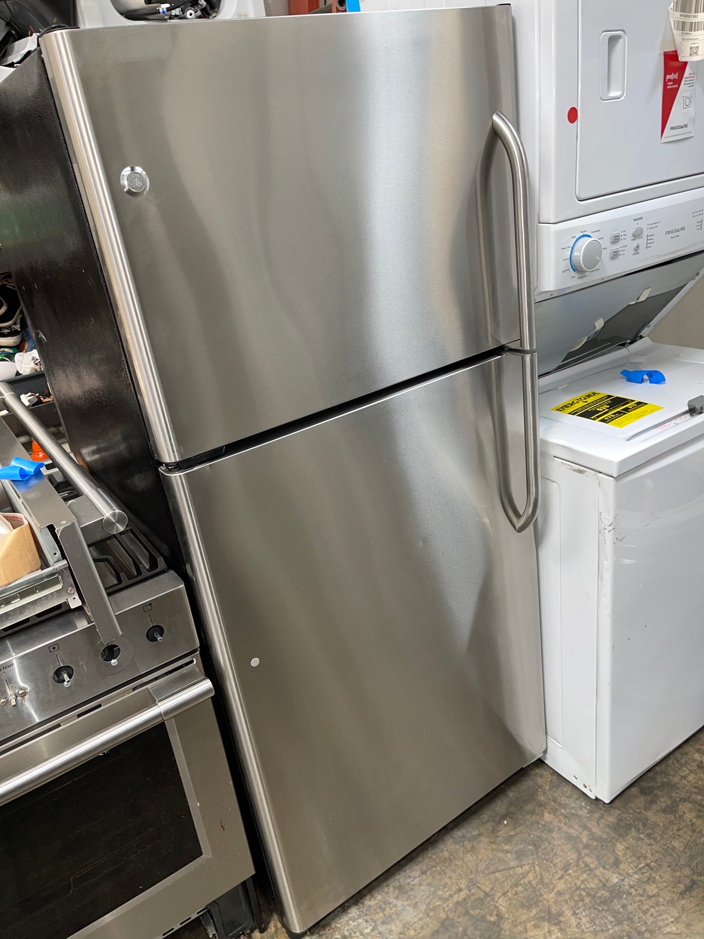 GE 17.9 Cu. Ft. Stainless Top-Freezer Refrigerator
GTS18SBSARSS