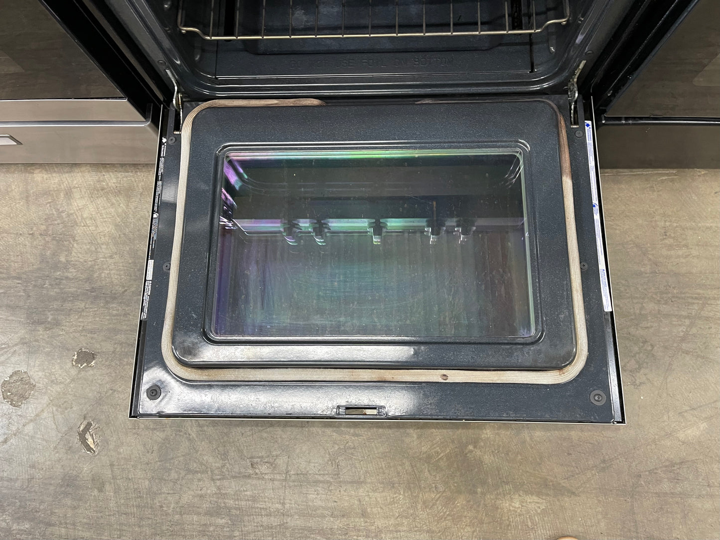 Frigidaire Professional 30-in 5 Burners 5.6-cu ft Self Cleaning Freestanding Gas Range in Stainless Steel-Model #FPGF3077QF