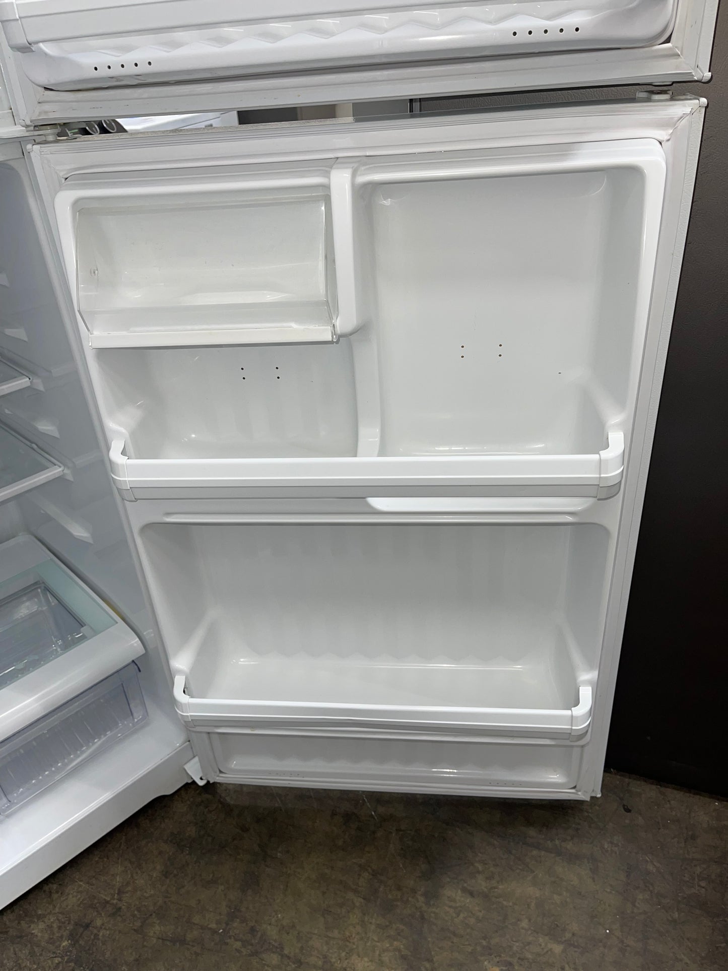 Hotpoint 15.8 Cu. Ft. Top-Freezer Refrigerator
HTS16GBRFRWW