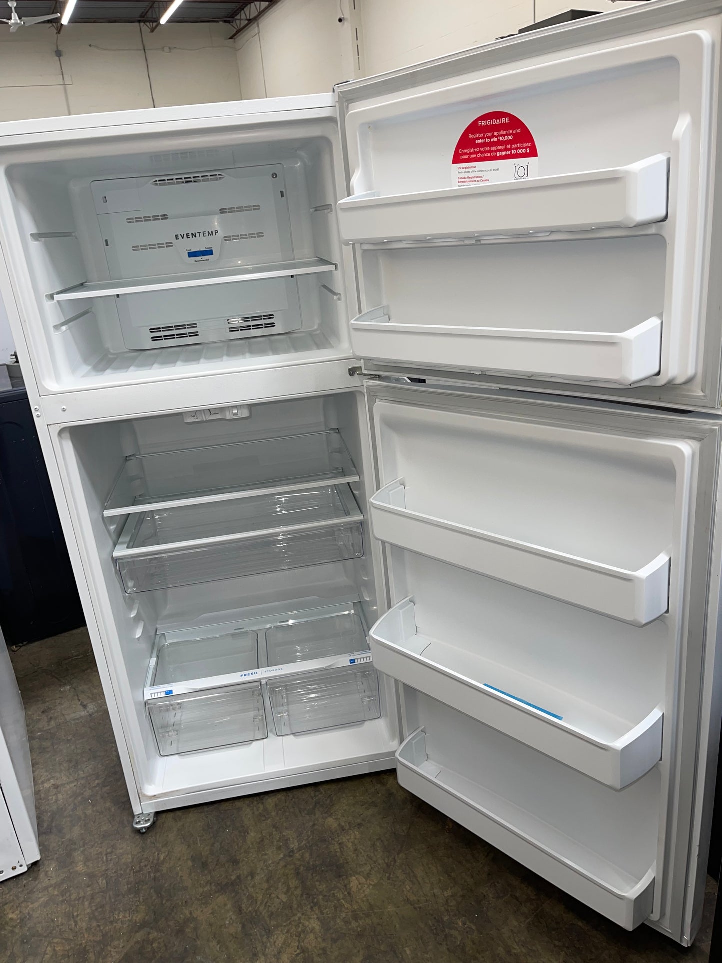 Frigidaire FFTR1814WW
30 Inch Top Freezer Refrigerator with 18.3 Cu. Ft. Total Capacity