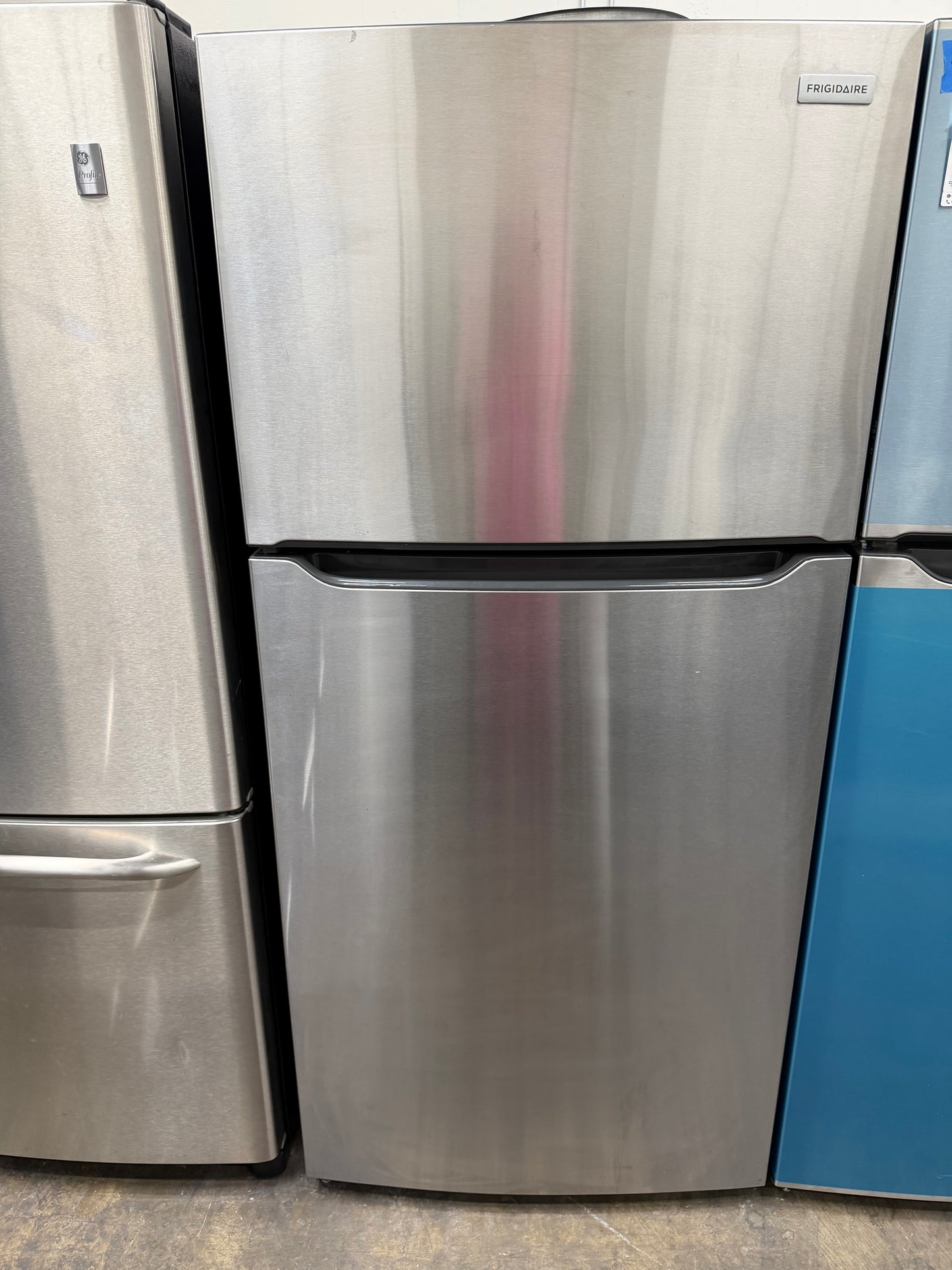 Frigidaire 18.3 Cu. Ft. Top Freezer Refrigerator
FFTR1835VS