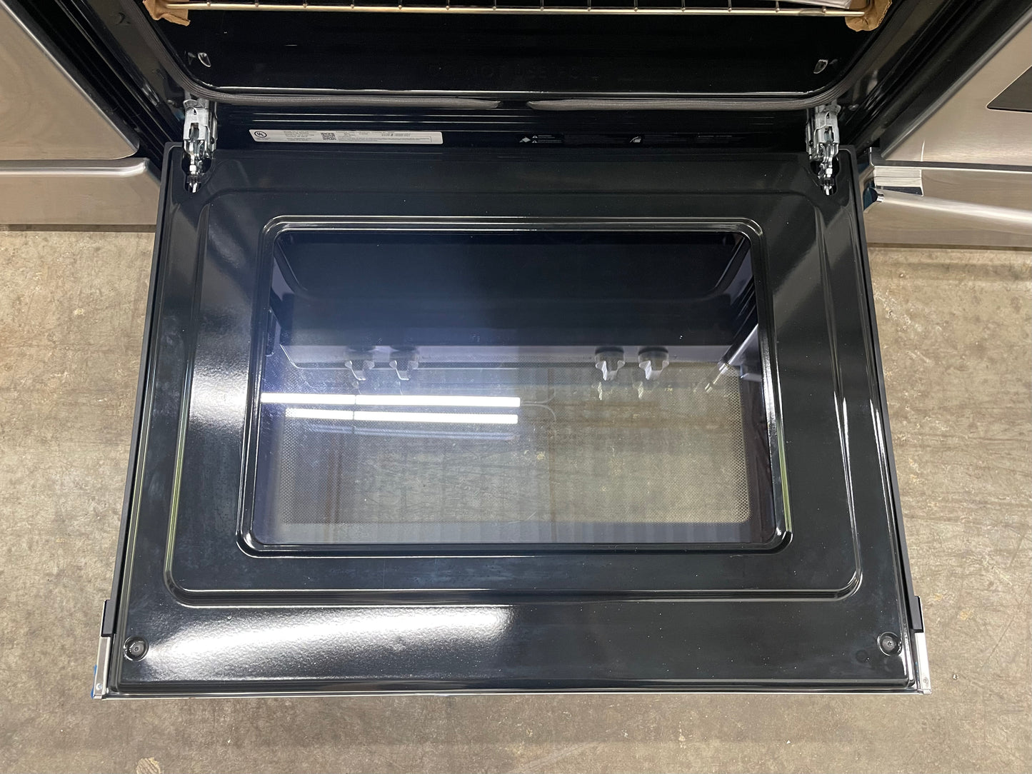 Frigidaire FCRE3062AS
30 Inch Freestanding Electric Range with 5 Elements, 5.3 cu. ft. Capacity