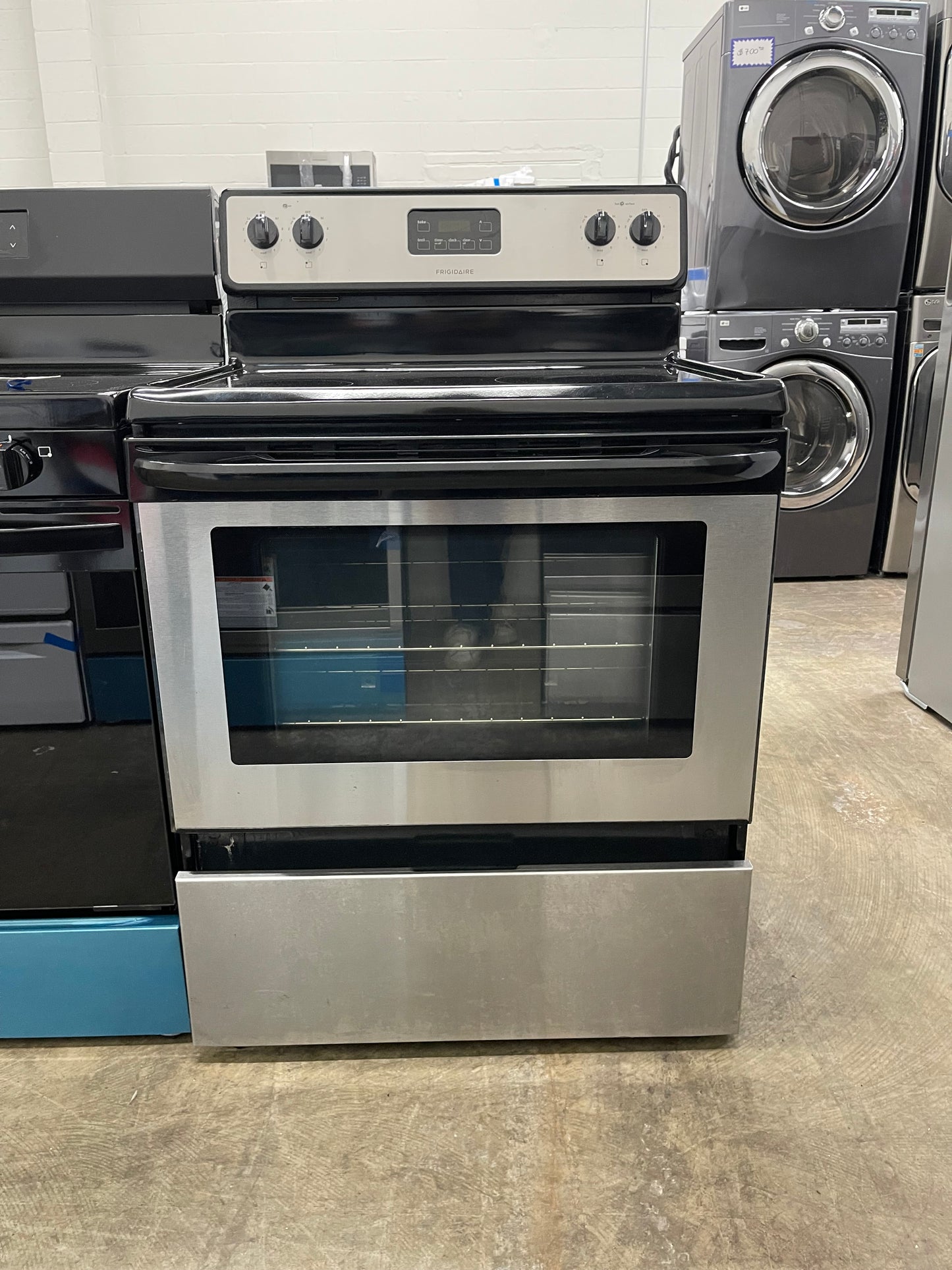 Frigidaire FFEF3012LS
30 Inch Freestanding Electric Range with 4 Radiant Elements, 4.8 cu. ft. Oven Capacity, Manual Clean and Store-More Storage Drawer: Stainless Steel