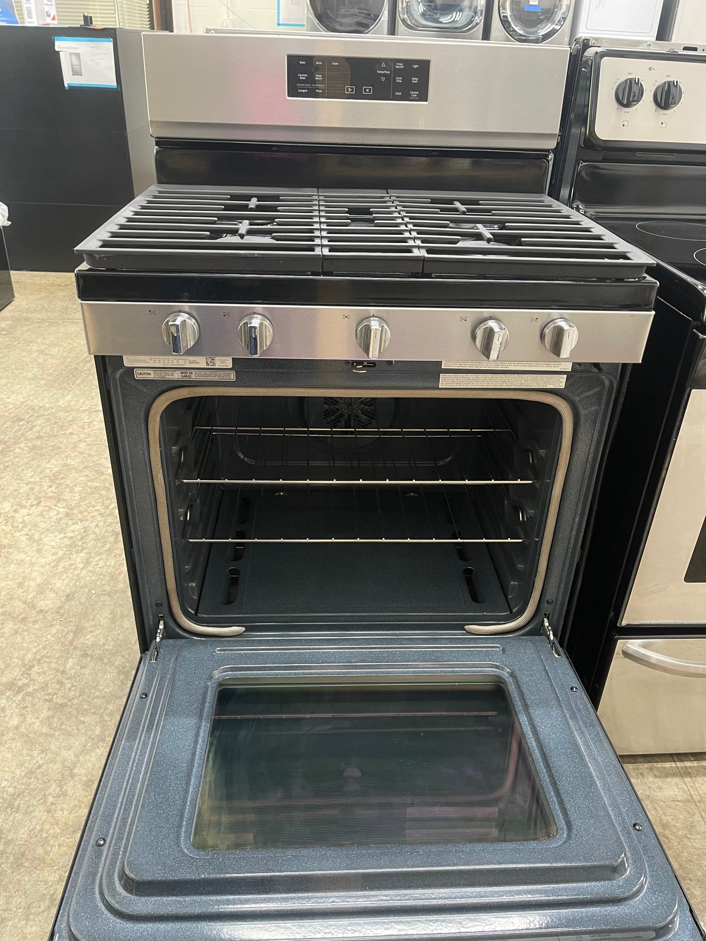Whirlpool WFG550S0LZ
30 Inch Freestanding Gas Range with 5 Sealed Burners, 5.0 cu. ft. Oven Capacity
