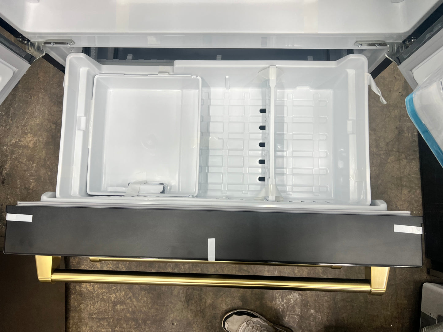 ZLINE KITCHEN & BATH Counter-Depth Autograph Edition 22.5-cu ft 4 -Door French Door Refrigerator with Ice Maker with Ice Dispenser ( Fingerprint Resistant Black Stainless Steel with Champagne Bronze accent Handles)-Model #RFM-36-BS-CB