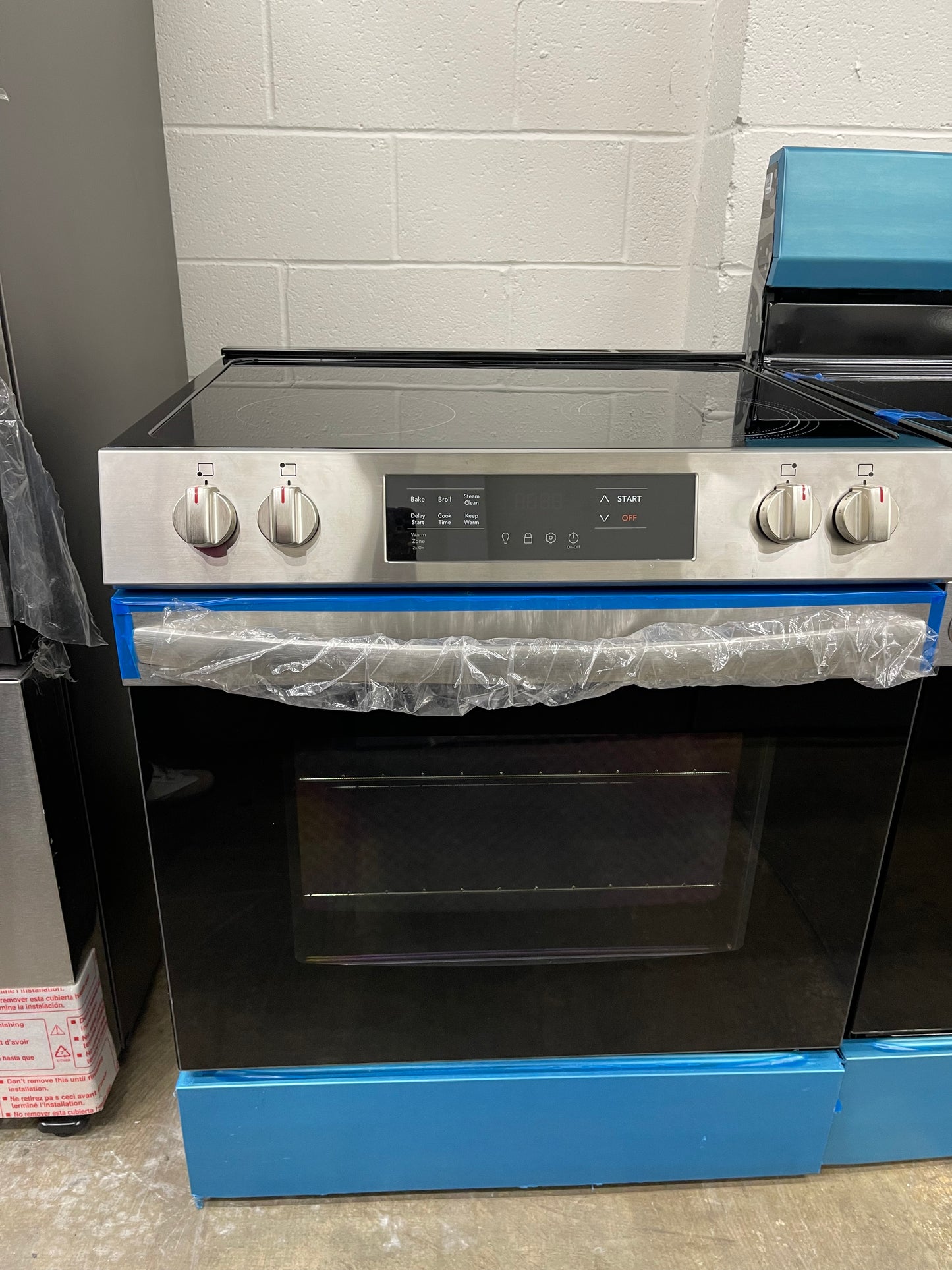 Frigidaire 30-in Glass Top 5 Burners 5.3 cu-ft Slide-In Electric Range in Stainless Steel-Model #FCFE3062AS