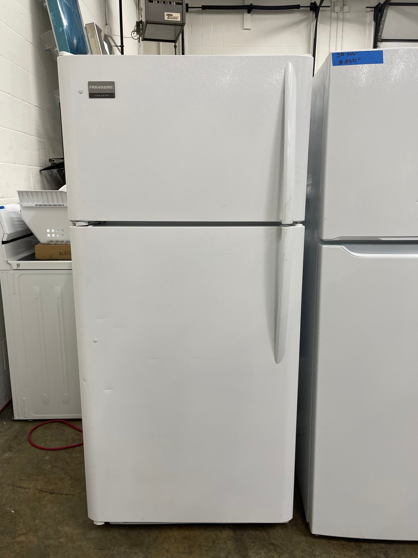 Frigidaire Gallery Series FGHT1834KW
18.2 cu. ft. Top-Freezer Refrigerator with 3 SpillSafe Glass Shelves, 2 Humidity Control Crispers, Adjustable Gallon Door Bins and Optional Ice Maker: White