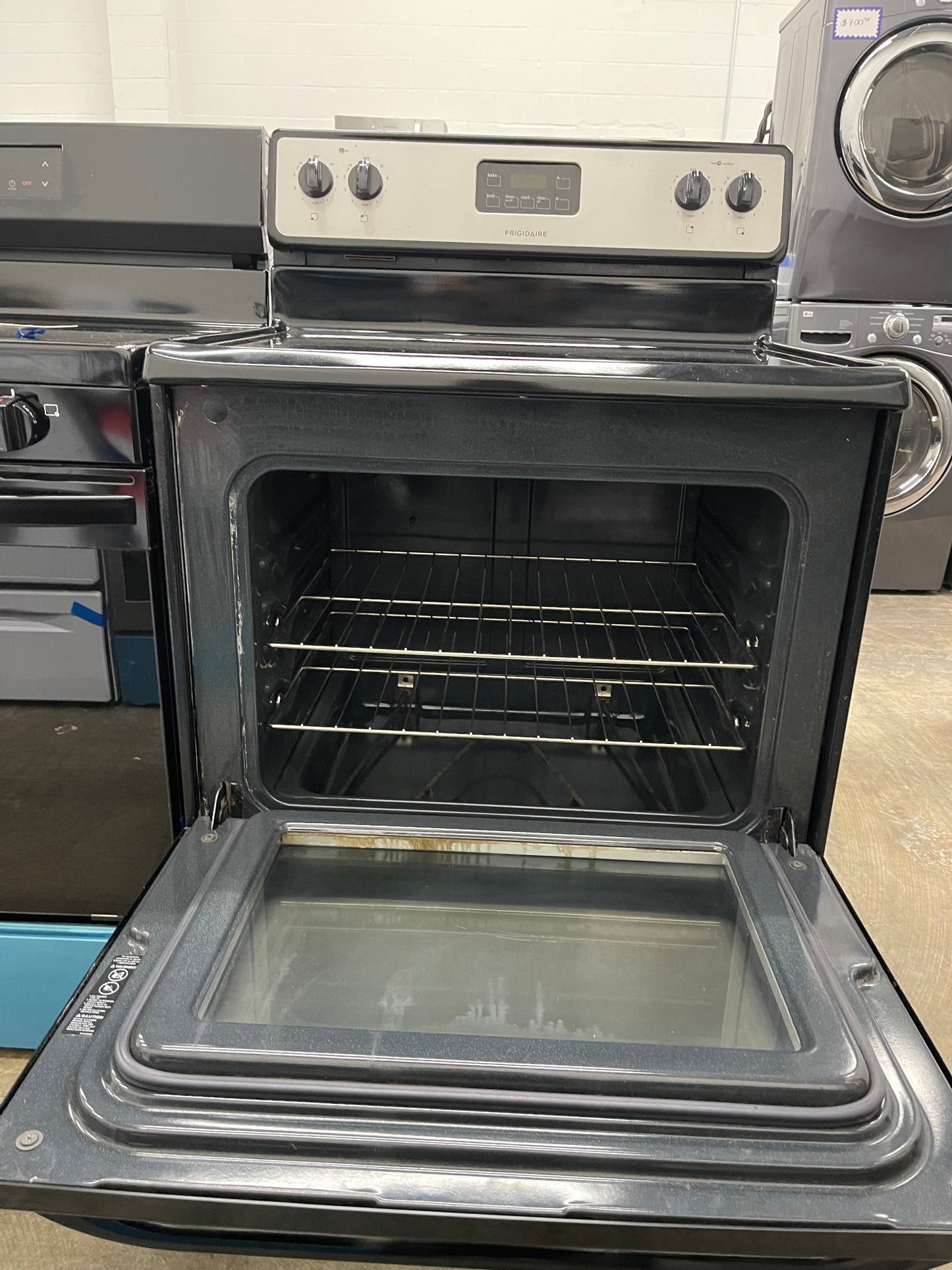 Frigidaire FFEF3012LS
30 Inch Freestanding Electric Range with 4 Radiant Elements, 4.8 cu. ft. Oven Capacity, Manual Clean and Store-More Storage Drawer: Stainless Steel
