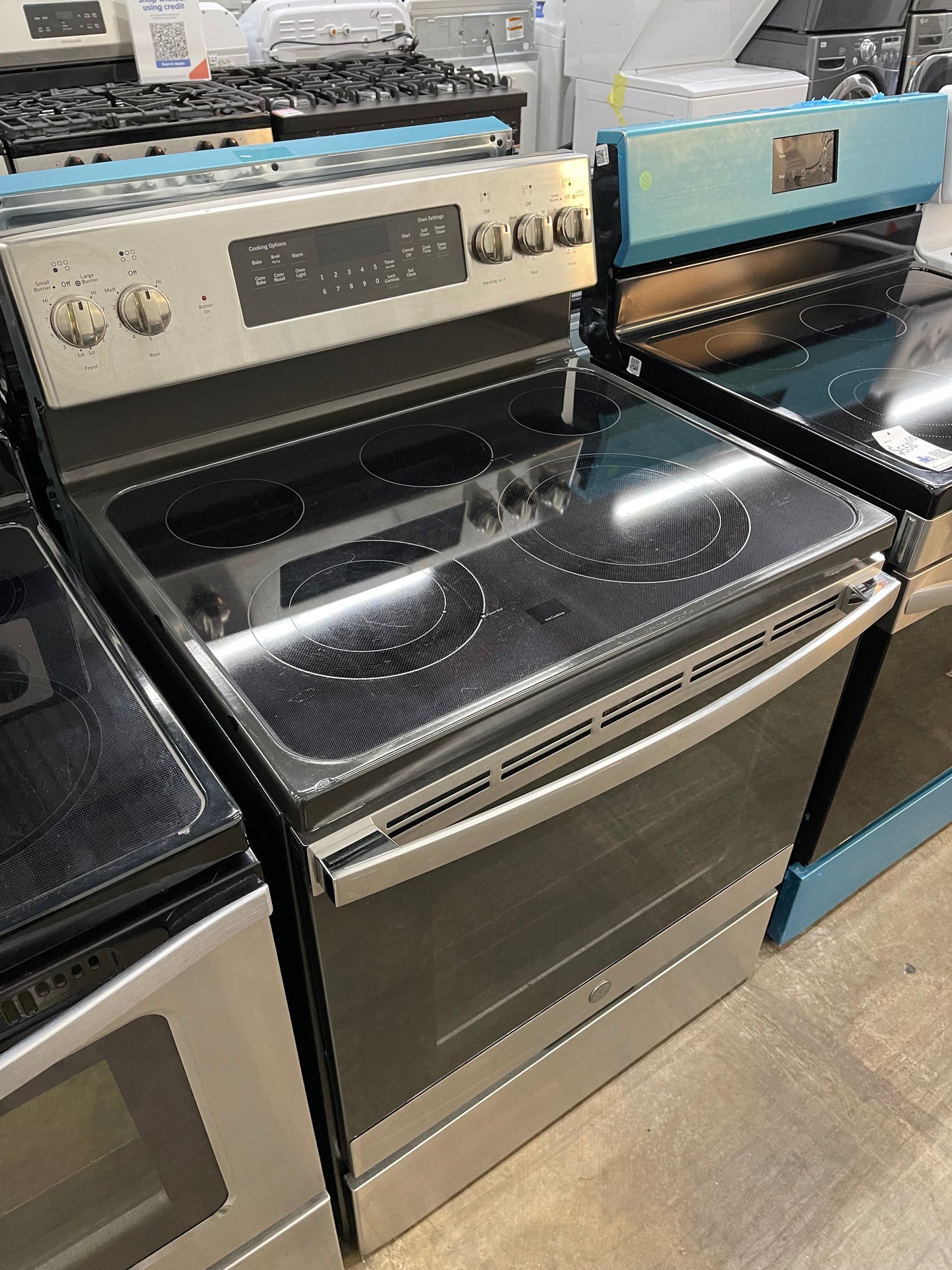 GE 30" Free-Standing Electric Convection Range
Model #:JB750SJSS