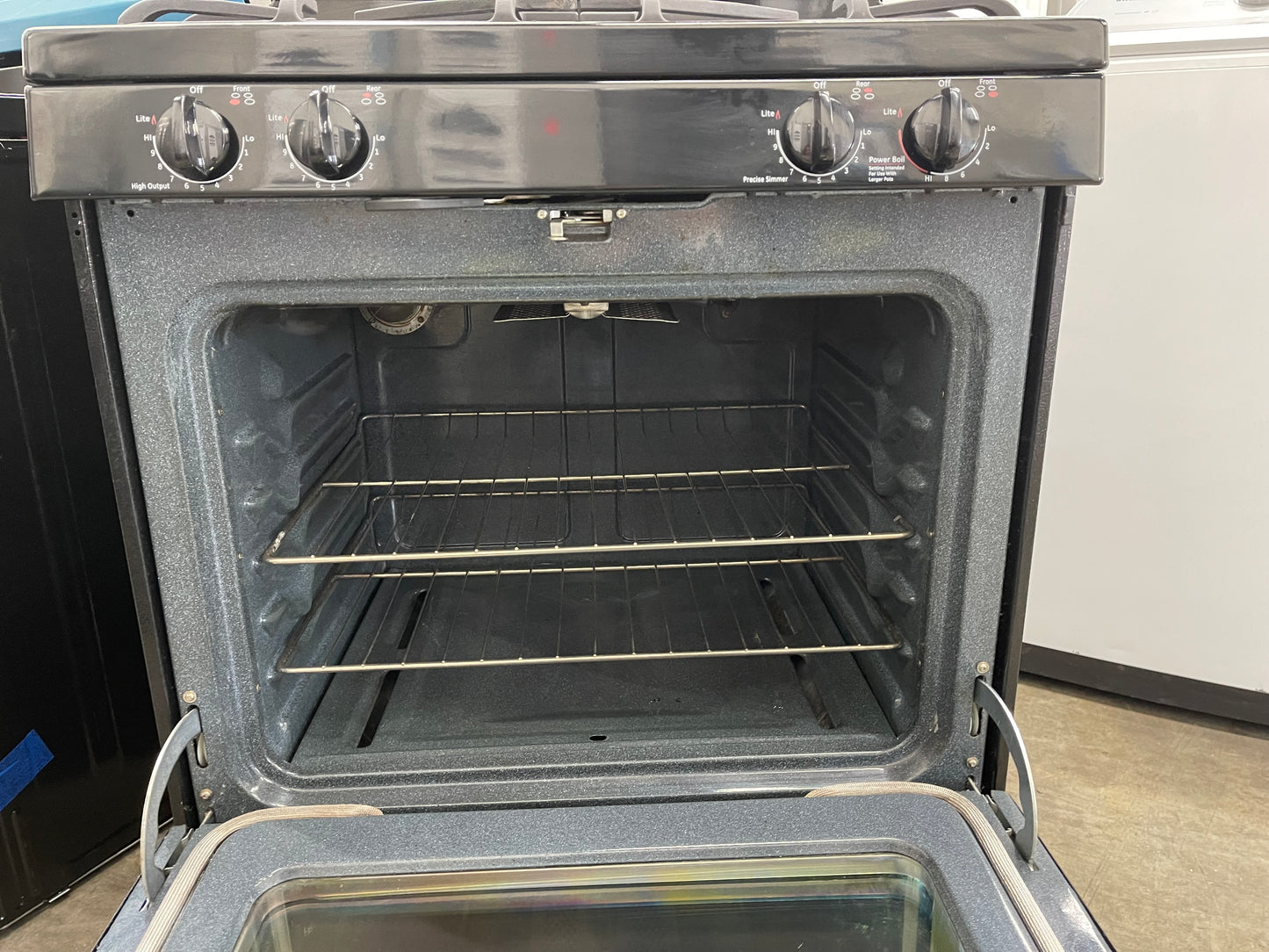GE 30" Free-Standing Gas Range
Model #:JGB281DERBB