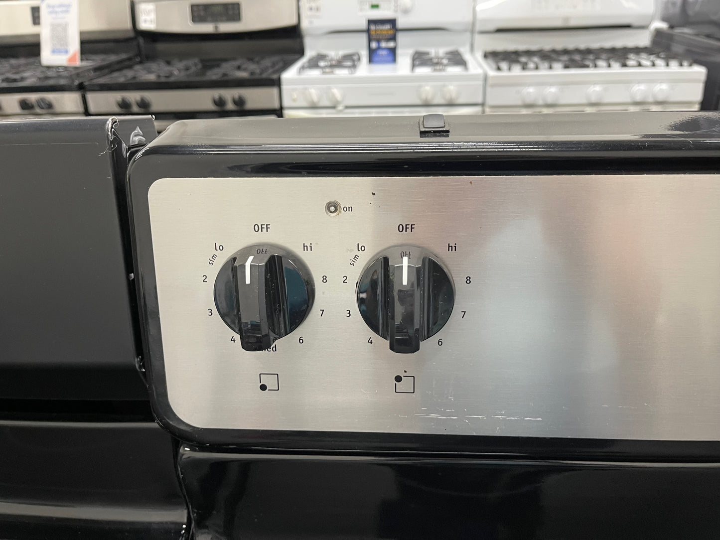 Frigidaire FFEF3012LS
30 Inch Freestanding Electric Range with 4 Radiant Elements, 4.8 cu. ft. Oven Capacity, Manual Clean and Store-More Storage Drawer: Stainless Steel