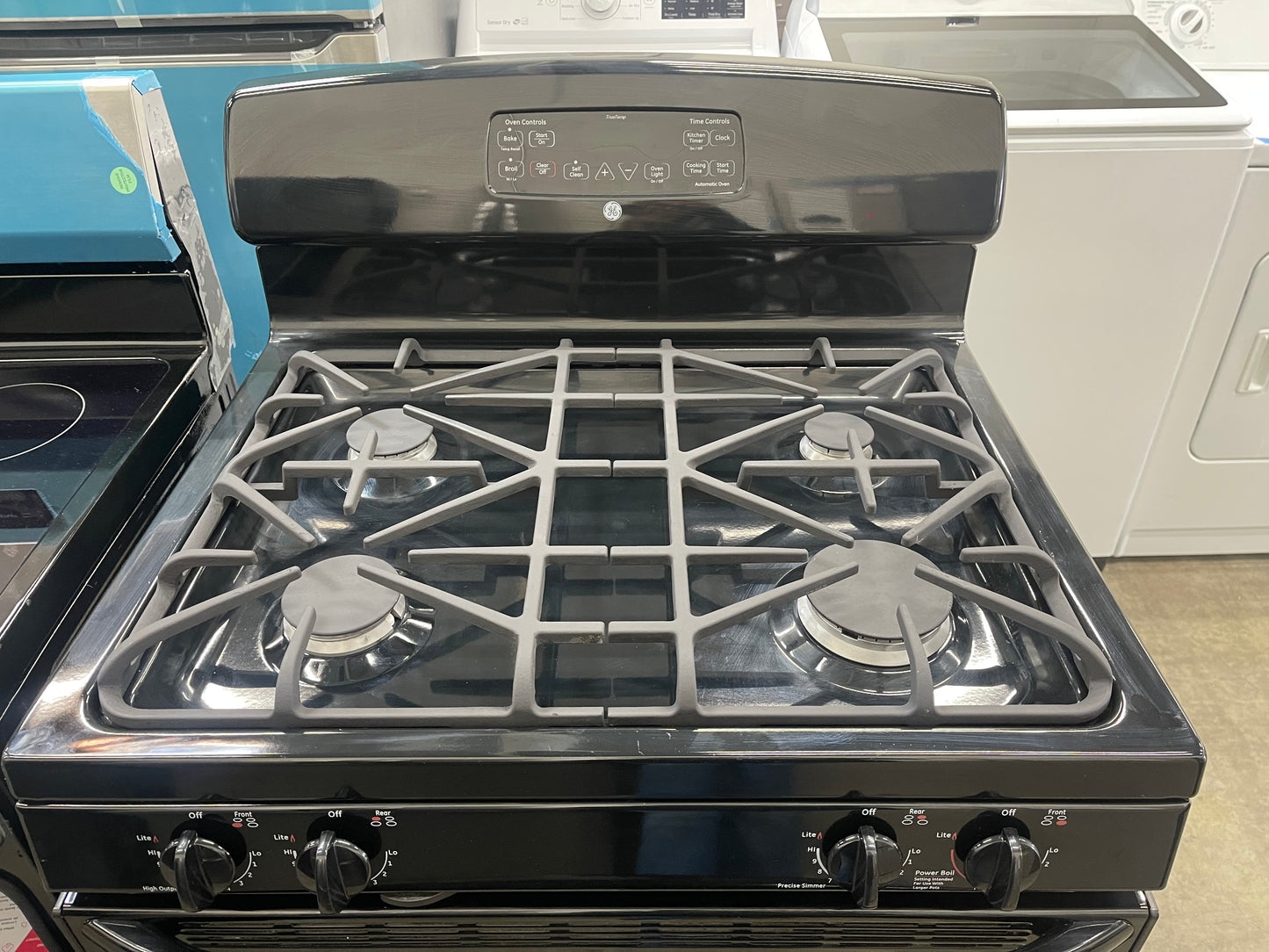 GE 30" Free-Standing Gas Range
Model #:JGB281DERBB