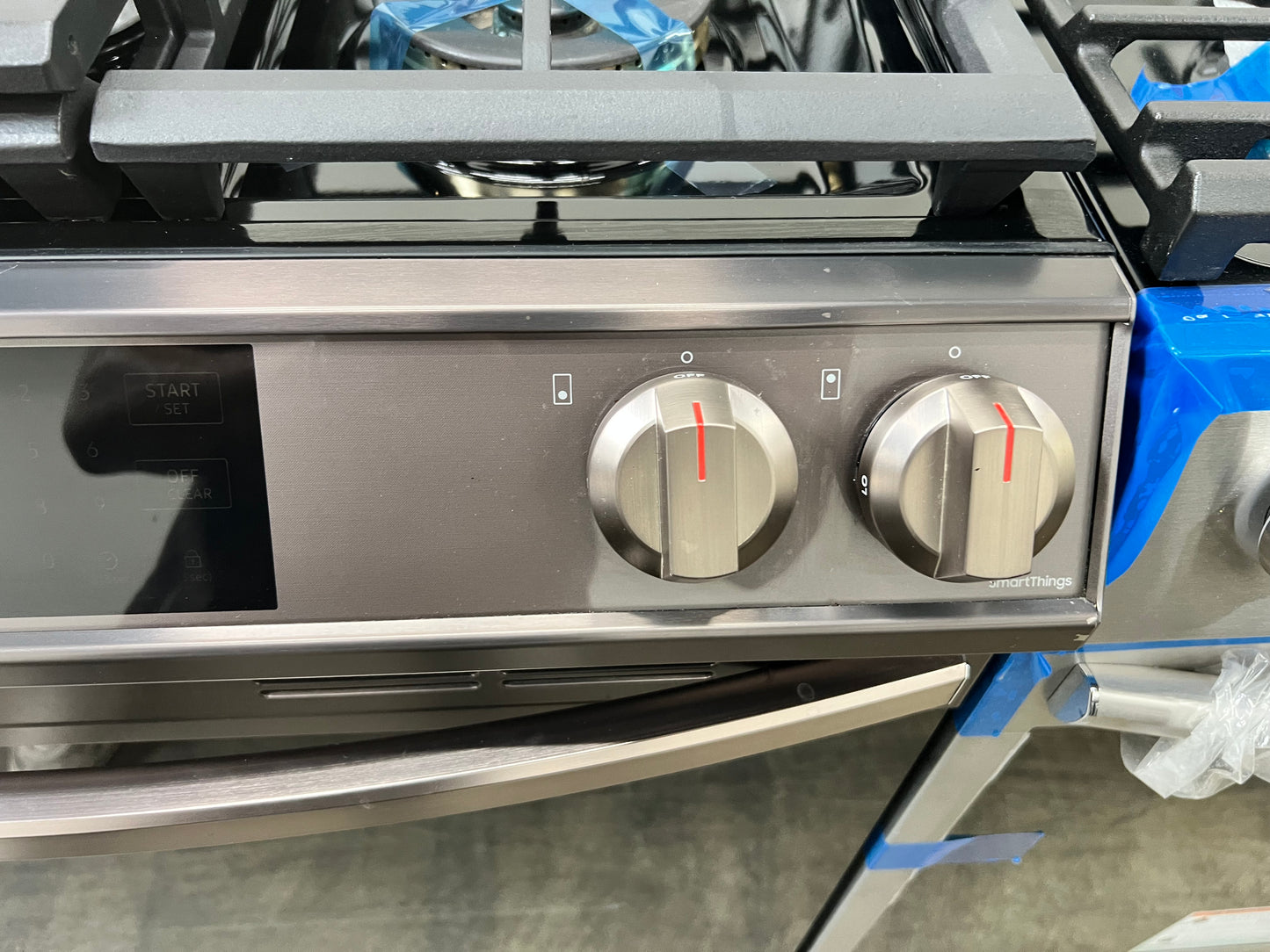 Samsung 30-in 5 Burners 6-cu ft Self-cleaning Air Fry Convection Oven Slide-in Smart Gas Range in Tuscan Stainless Steel-Model #NX60T8511ST