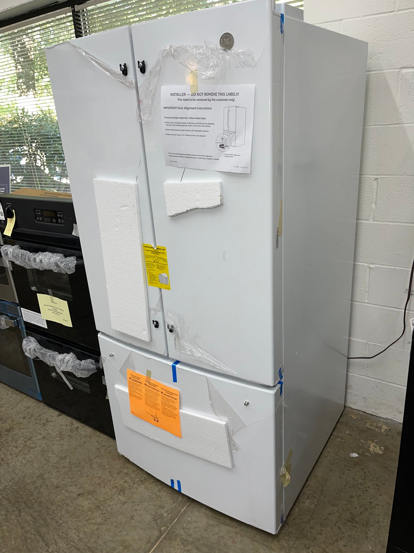GE GNE25JGKWW
33 Inch French Door Refrigerator with 24.7 Cu. Ft. Capacity, Quick Space Shelf, Turbo Cool, LED Lighting, Icemaker, Enhanced Shabbos Mode Capable, Internal Water Dispenser, Water Filtration, and ENERGY STAR Qualified: White