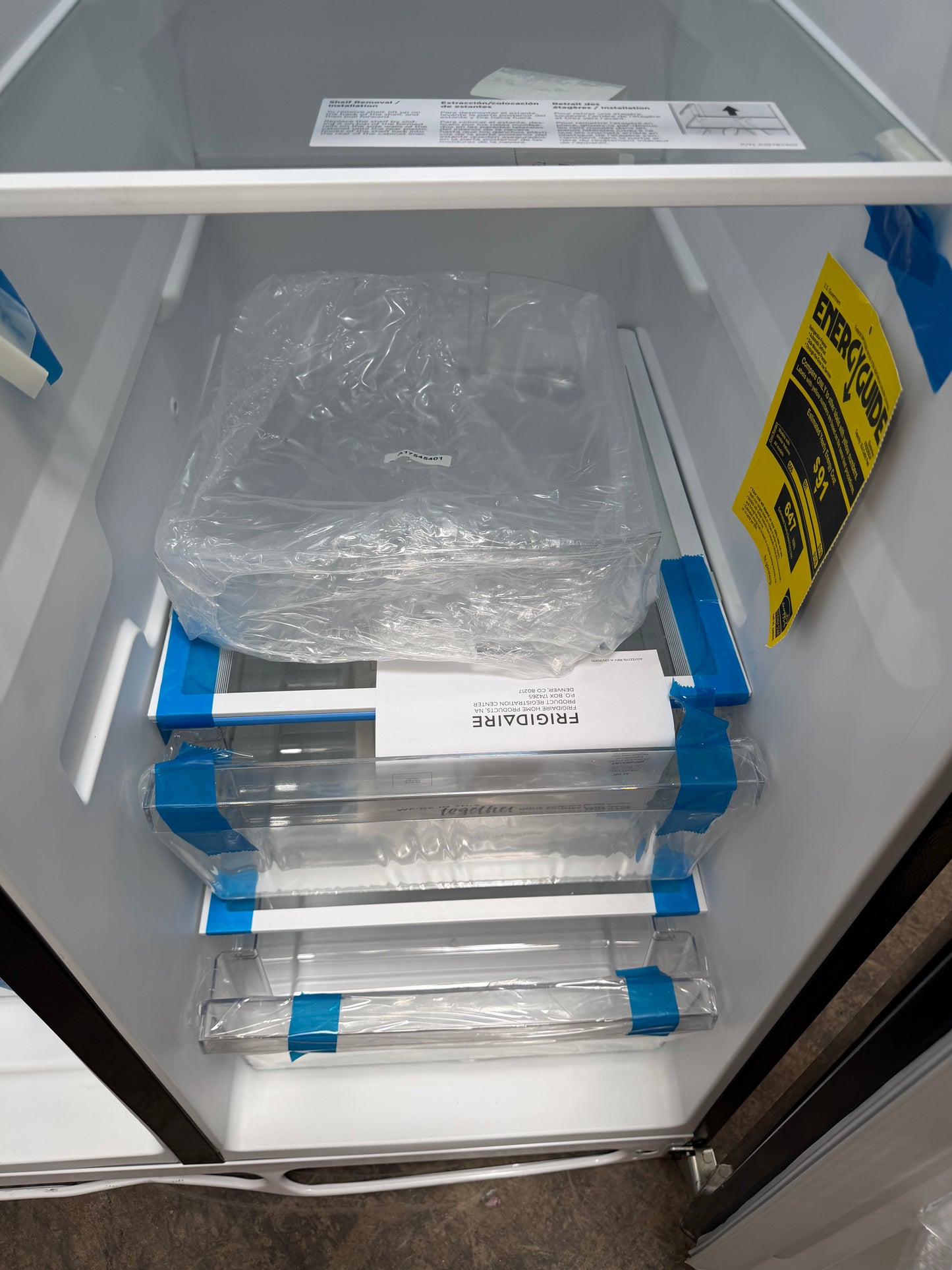 Frigidaire 25.6-cu ft Standard-Depth 36-in Wide Side-by-Side Refrigerator with Ice Maker ,Water and Ice Dispenser ( Black )