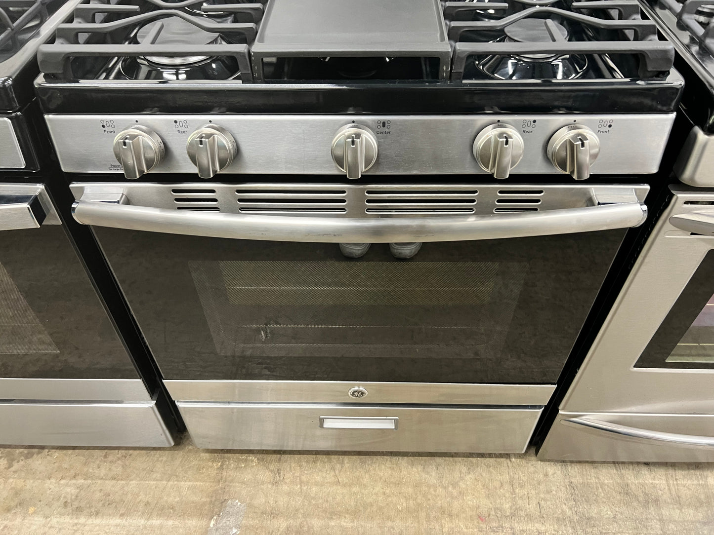 GE 30 in. 5.0-cu. ft. Freestanding Gas Range in Stainless Steel-Model #JGBS66REK3SS