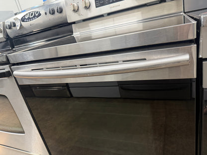 Samsung NE59M4320SS/AA – 5.9 Cu. Ft. Freestanding Electric Range with Convection