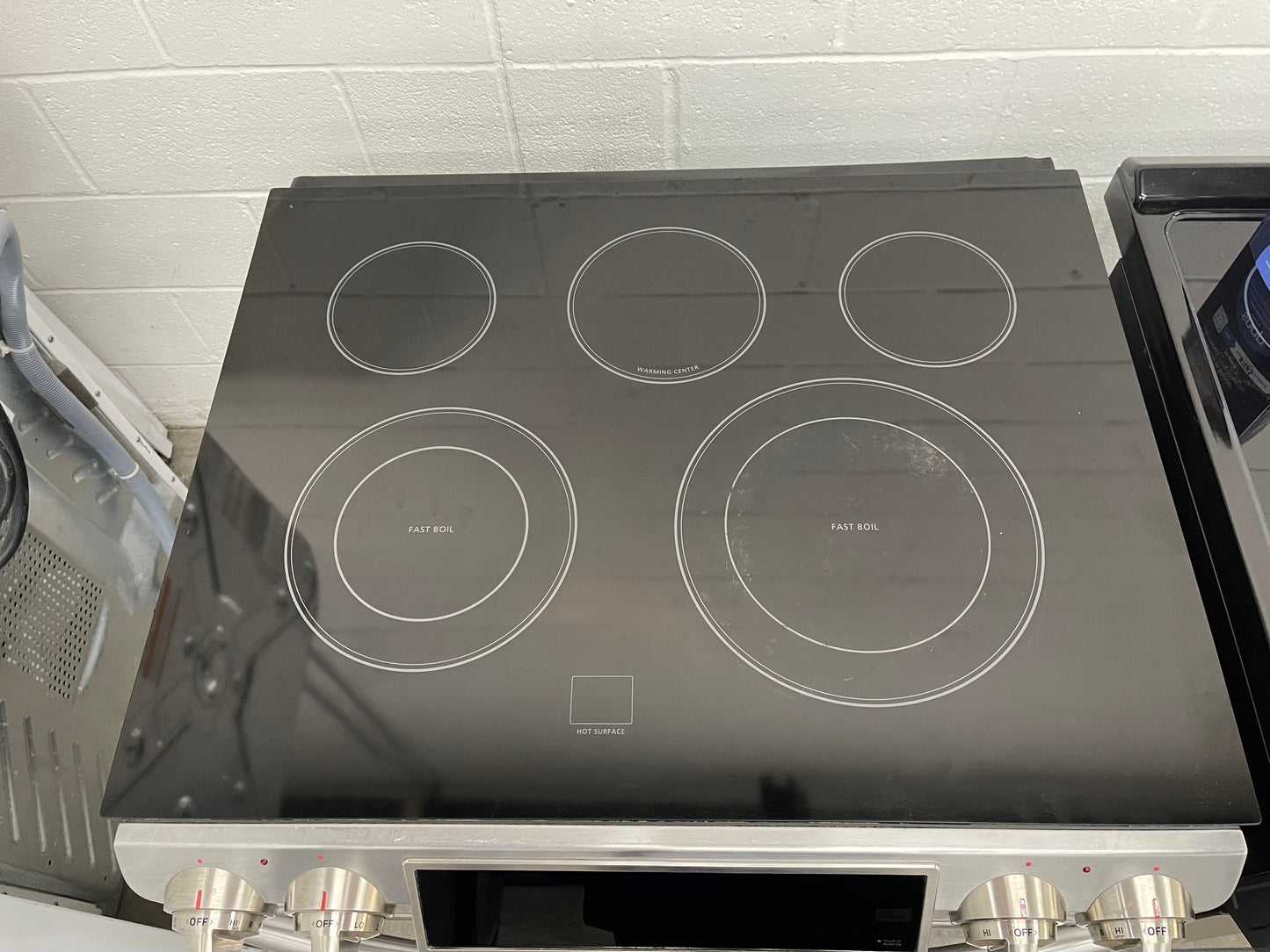 Samsung  NE58F9500SS
30 Inch Slide-In Electric Range with 5 Radiant Elements, 5.8 cu. ft. Oven Capacity, Dual Convection Cooking, Self Clean with Steam and Temperature Probe