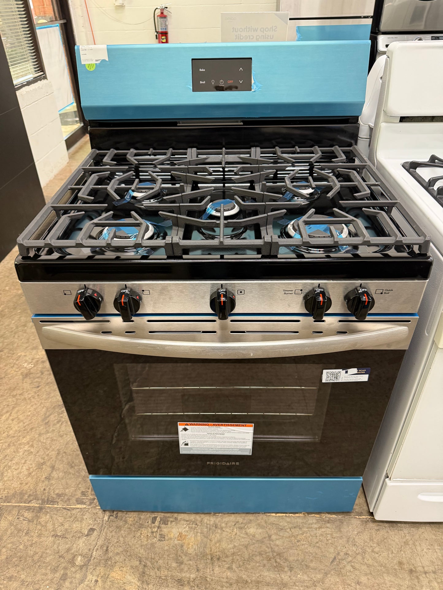 Frigidaire 30-in 5 Burners 5.1-cu ft Freestanding Gas Range in Stainless Steel-Model # FCRG3052BS
