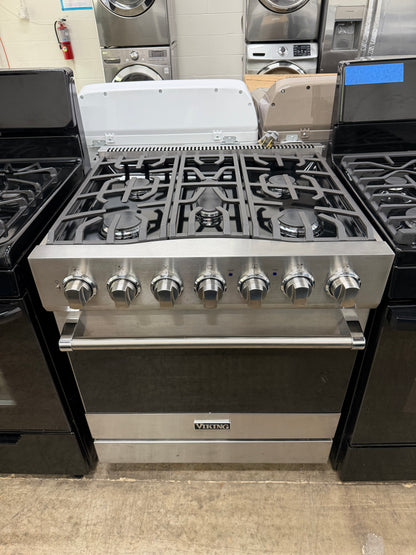 Viking 3 Series  RVDR33025BSSLP
30 Inch Freestanding Dual Fuel Range with 5 Sealed Burners, 4.7 Cu. Ft. Capacity, Continuous Grates, Self-Clean, TruConvection Cooking, Vari-Speed Dual Flow Convection, SureSpark Ignition System and TruGlide Oven