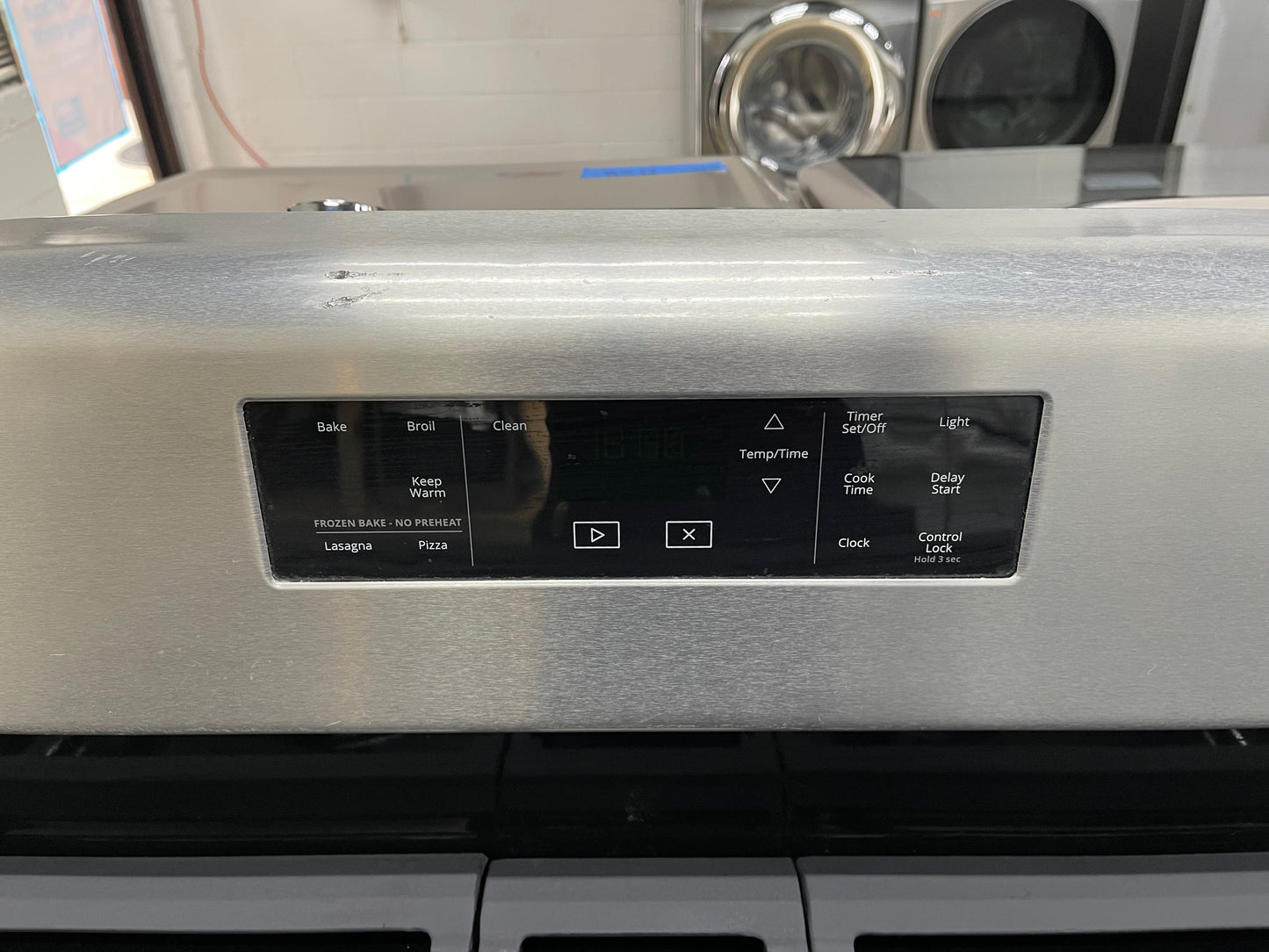 Whirlpool  WFG525S0HS
30 Inch Freestanding Gas Range with Frozen Bake Technology, SpeedHeat Burner, SpillGuard™ Cooktop, Center Oval Burner, Temperature Sensor, Closed Door Broiling, Control Lock and Self-Cleaning: Black-on-Stainless