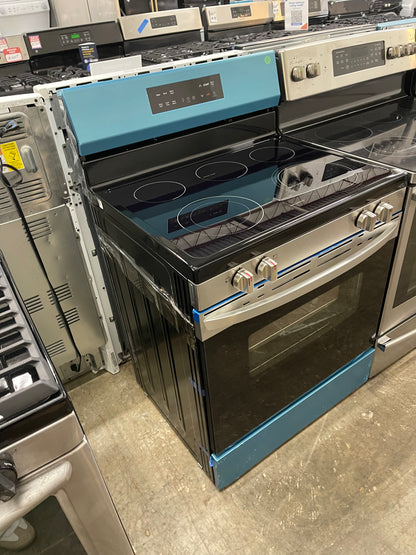 Frigidaire  FCRE3062AS
30 Inch Freestanding Electric Range with 5 Elements, 5.3 cu. ft. Capacity