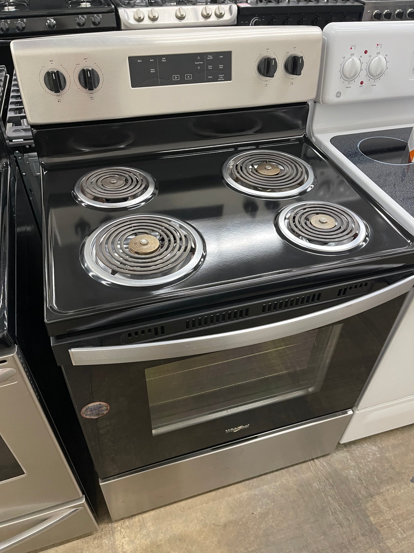 Whirlpool 30-in 4 burners 4.8-cu ft Freestanding Electric Range ( Stainless Steel )
Model #WFC150M0JS