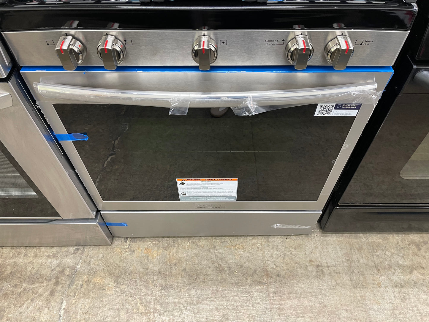Frigidaire Gallery 30 in 5.1 cu-ft Gas Range with No Preheat + Air Fry in Smudge Proof Black Stainless Steel-Model #GCRG3060BDA